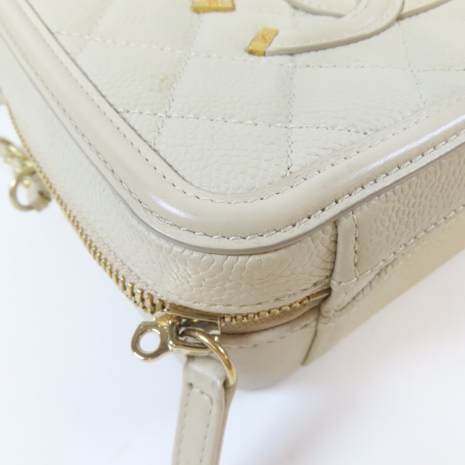 CHANEL 【激減優惠】菱格Caviar皮革Vanity Case金扣肩背袋白色
