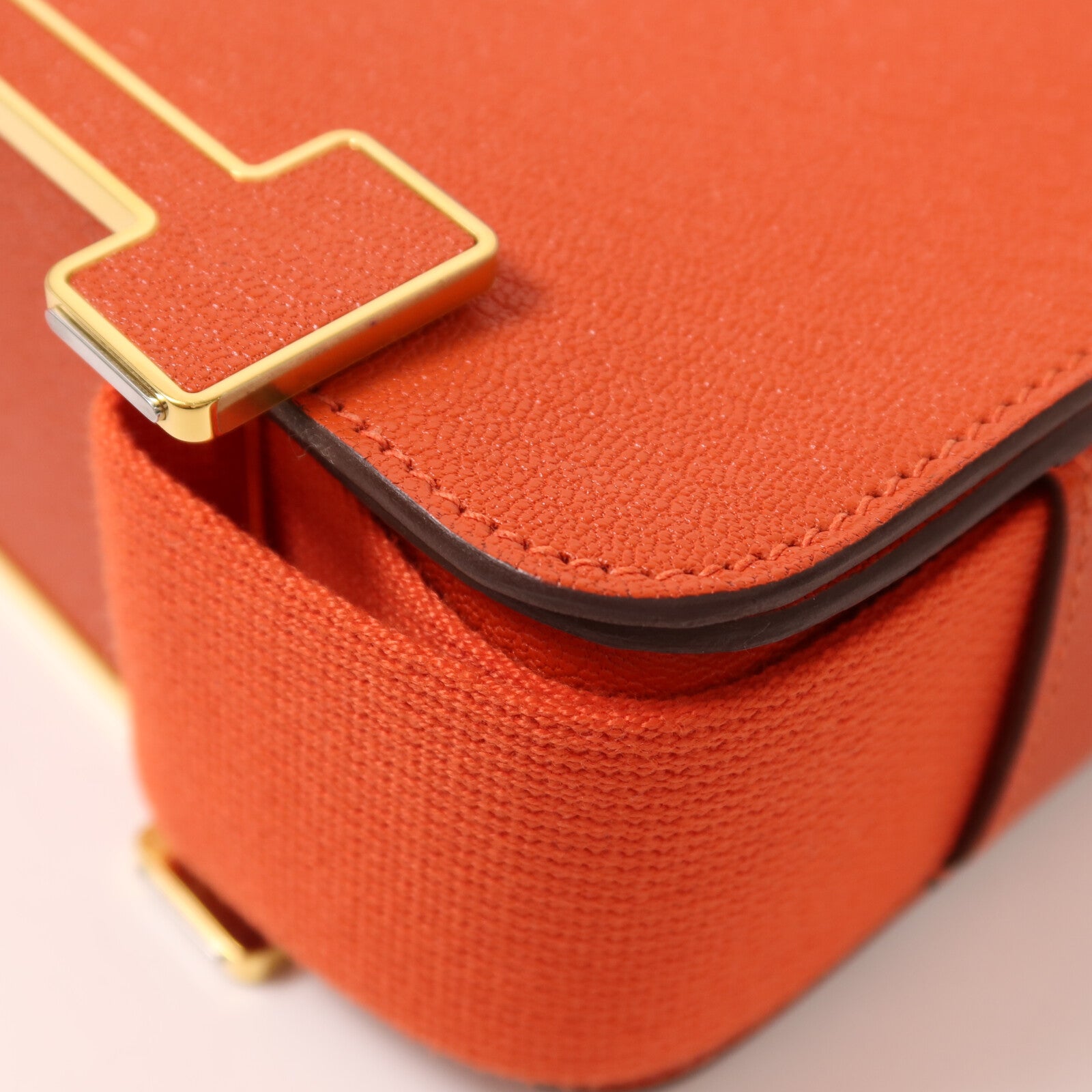 HERMES Chevre皮革Geta肩背袋Capucine