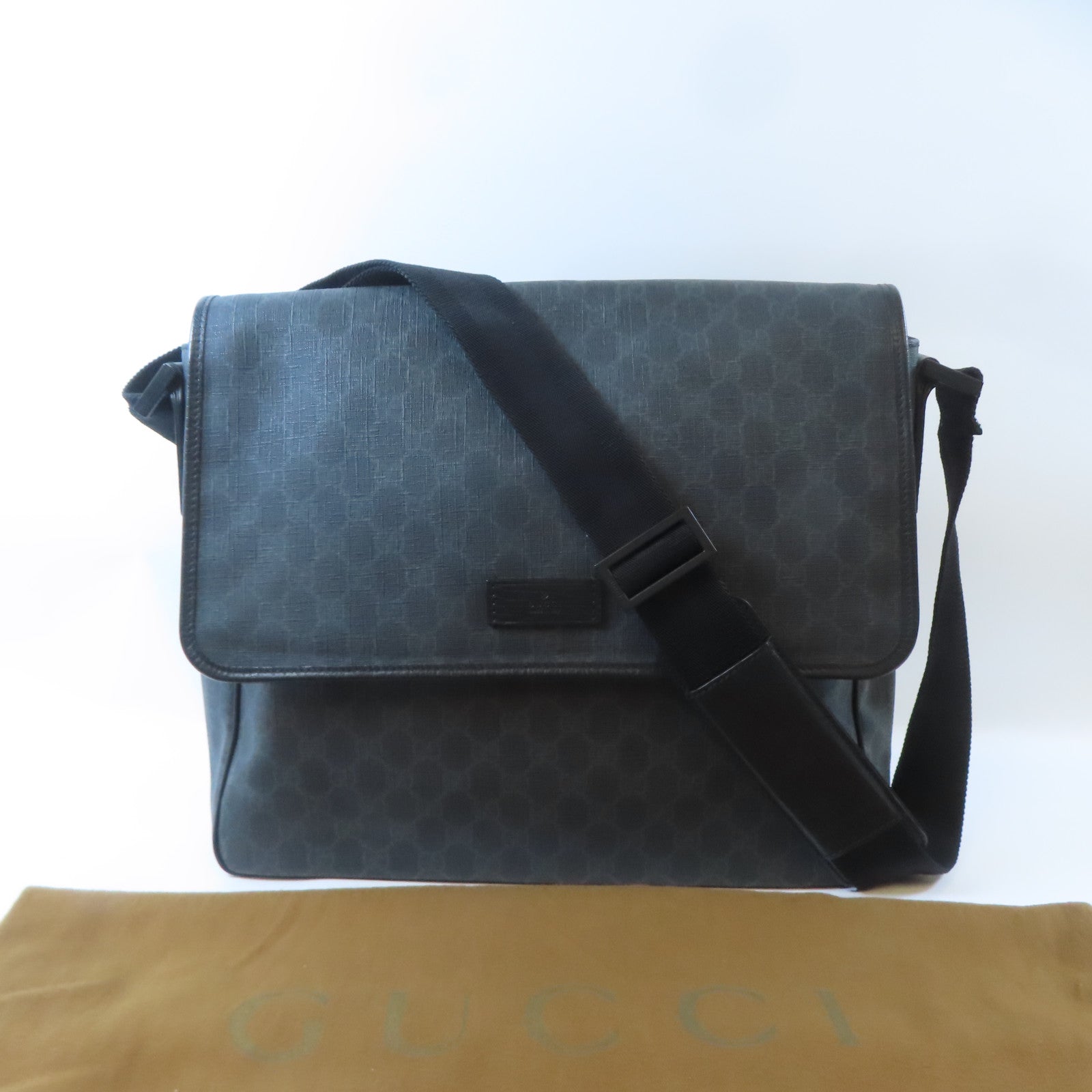 GUCCI 塗層帆布Shoulder Bag銀扣肩背袋黑色