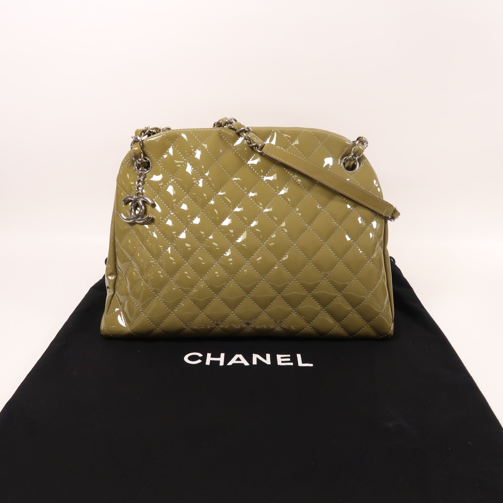 CHANEL 漆皮皮革Chain Shoulder銀扣鏈帶肩背袋