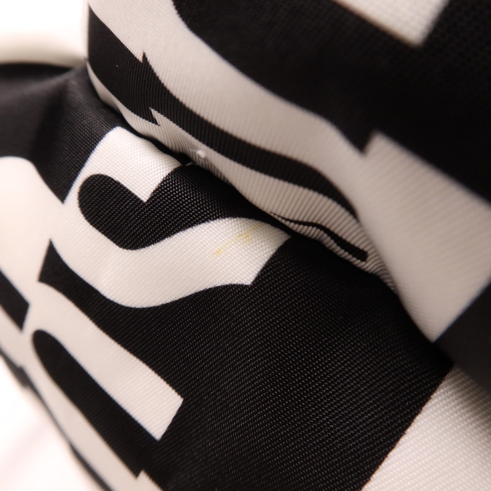 MOSCHINO 尼龍Backpack金扣背包