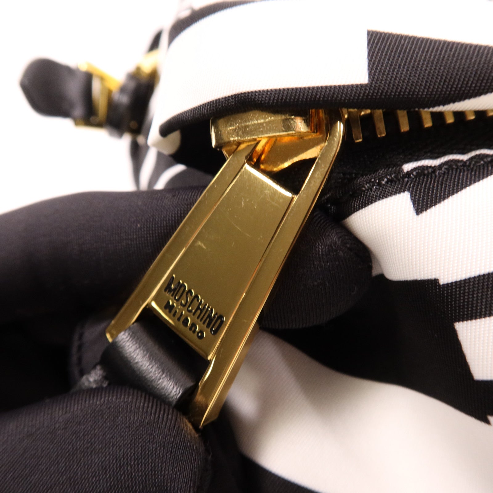 MOSCHINO 尼龍Backpack金扣背包