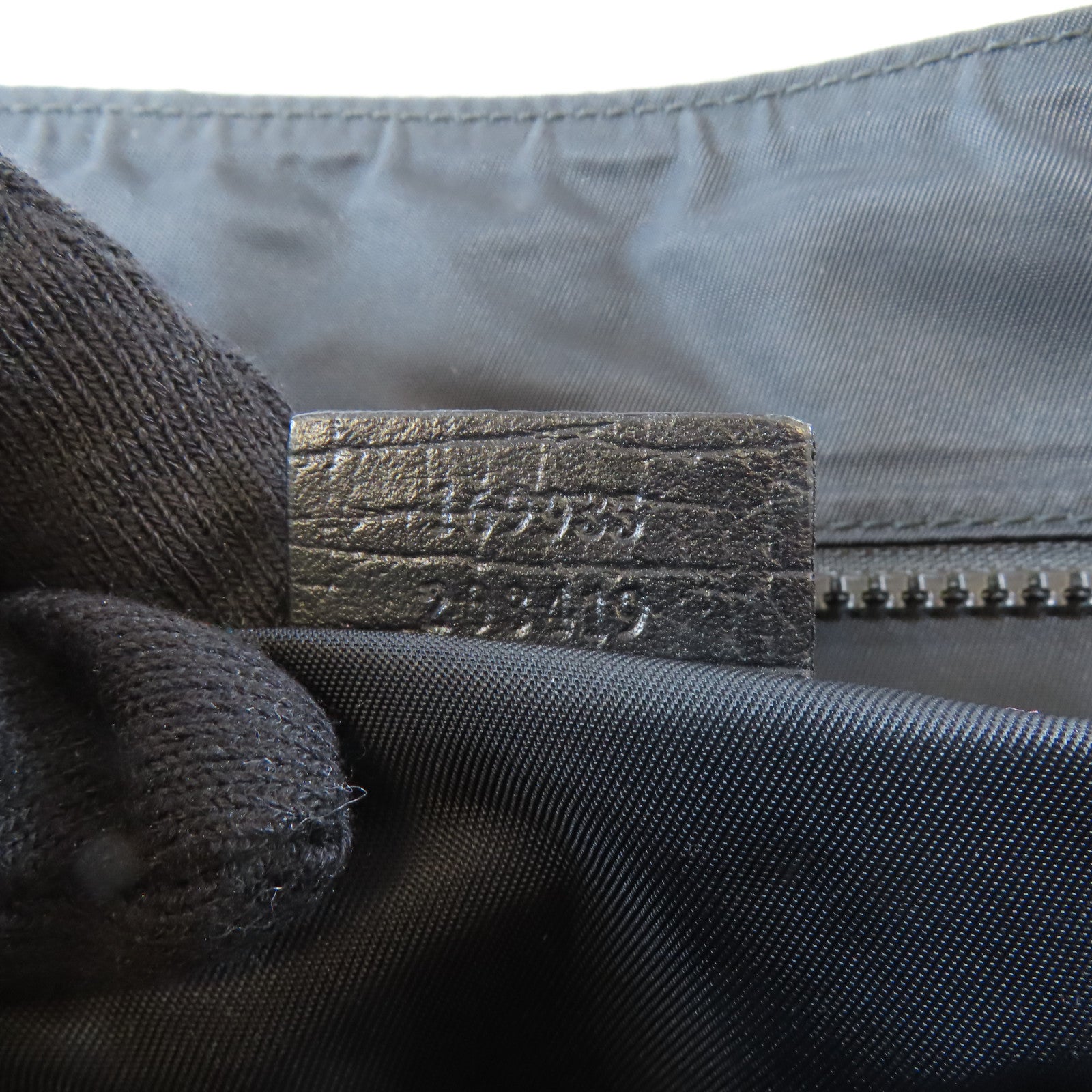 GUCCI 塗層帆布Shoulder Bag銀扣肩背袋黑色