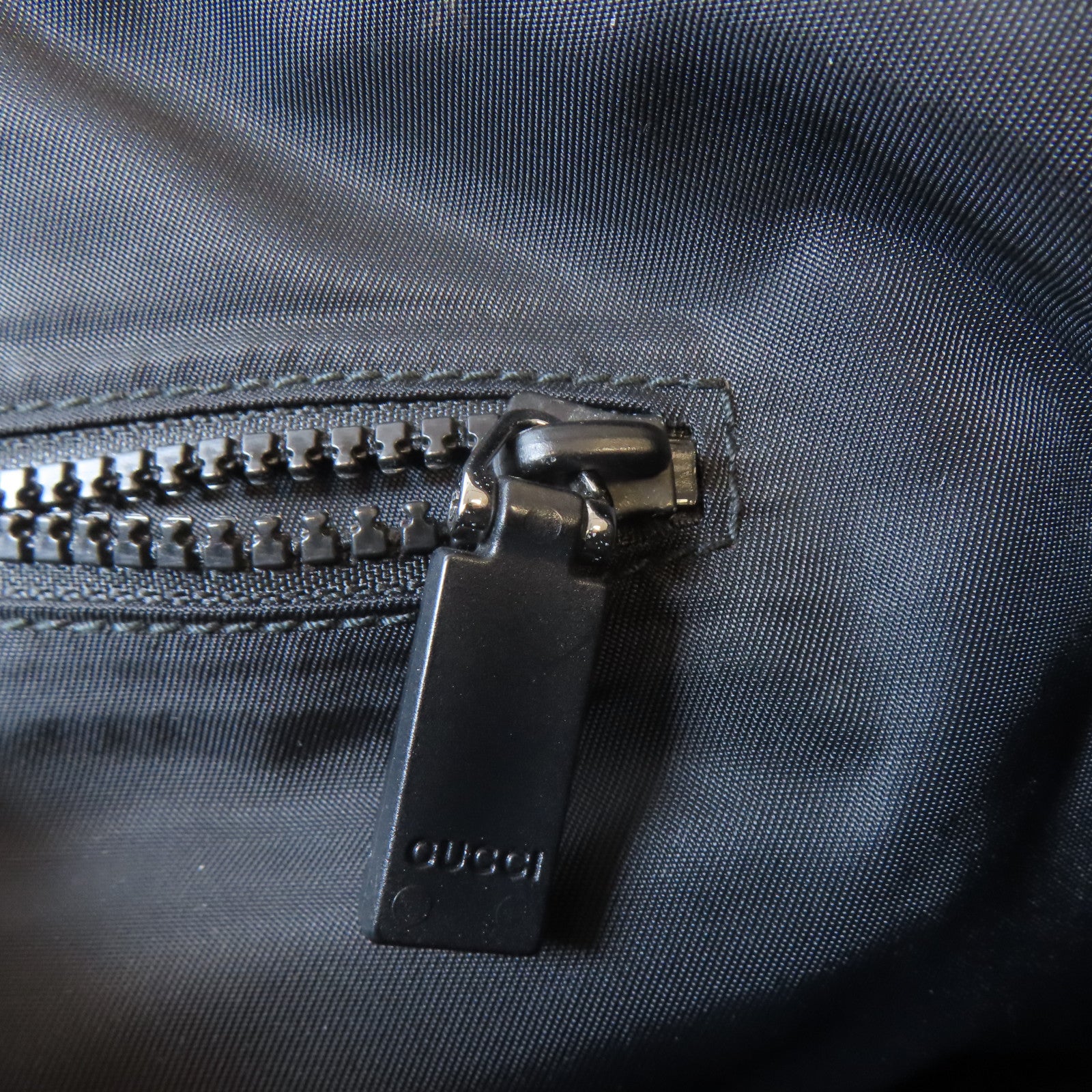 GUCCI 塗層帆布Shoulder Bag銀扣肩背袋黑色