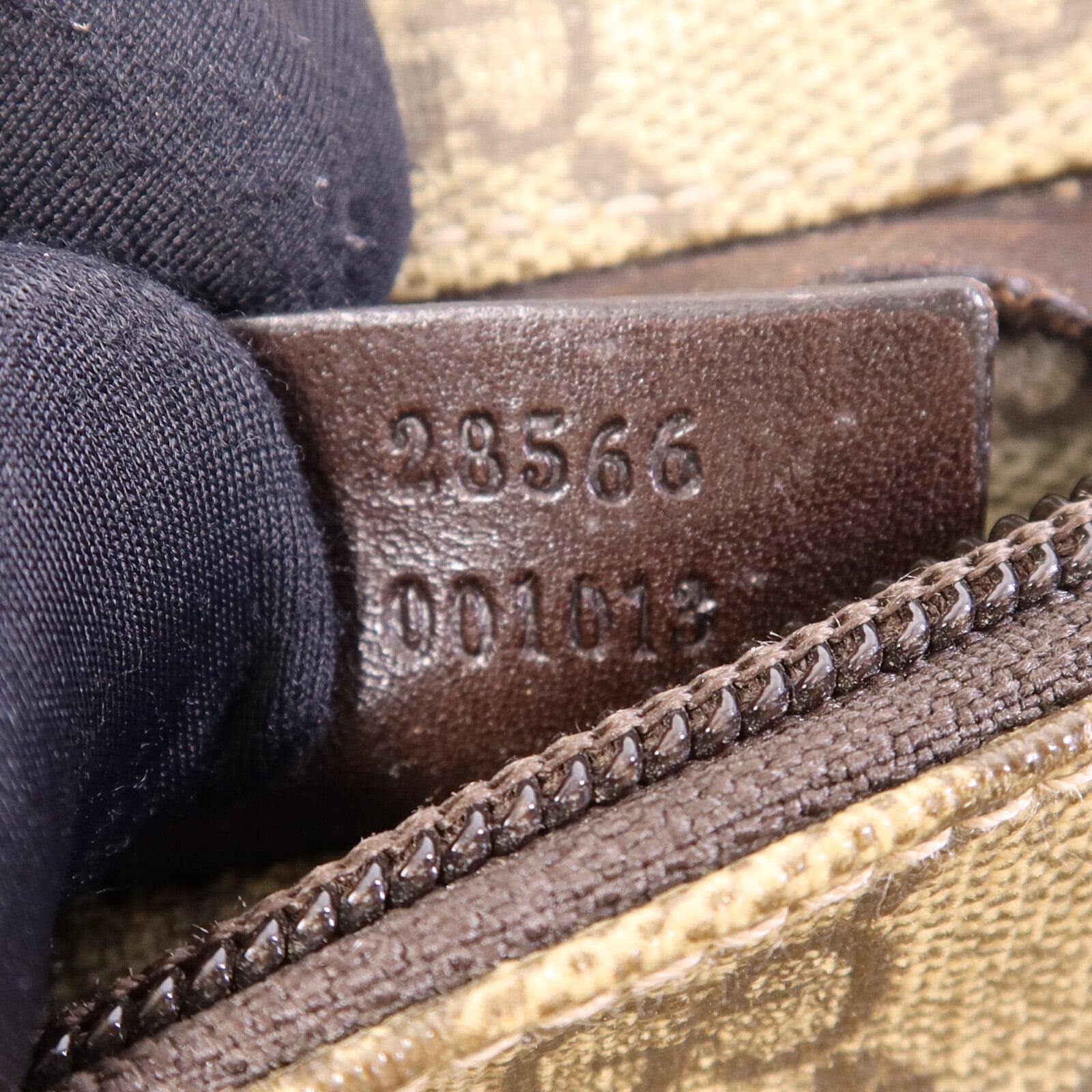 GUCCI 塗層帆布Belt Bag銀扣腰包