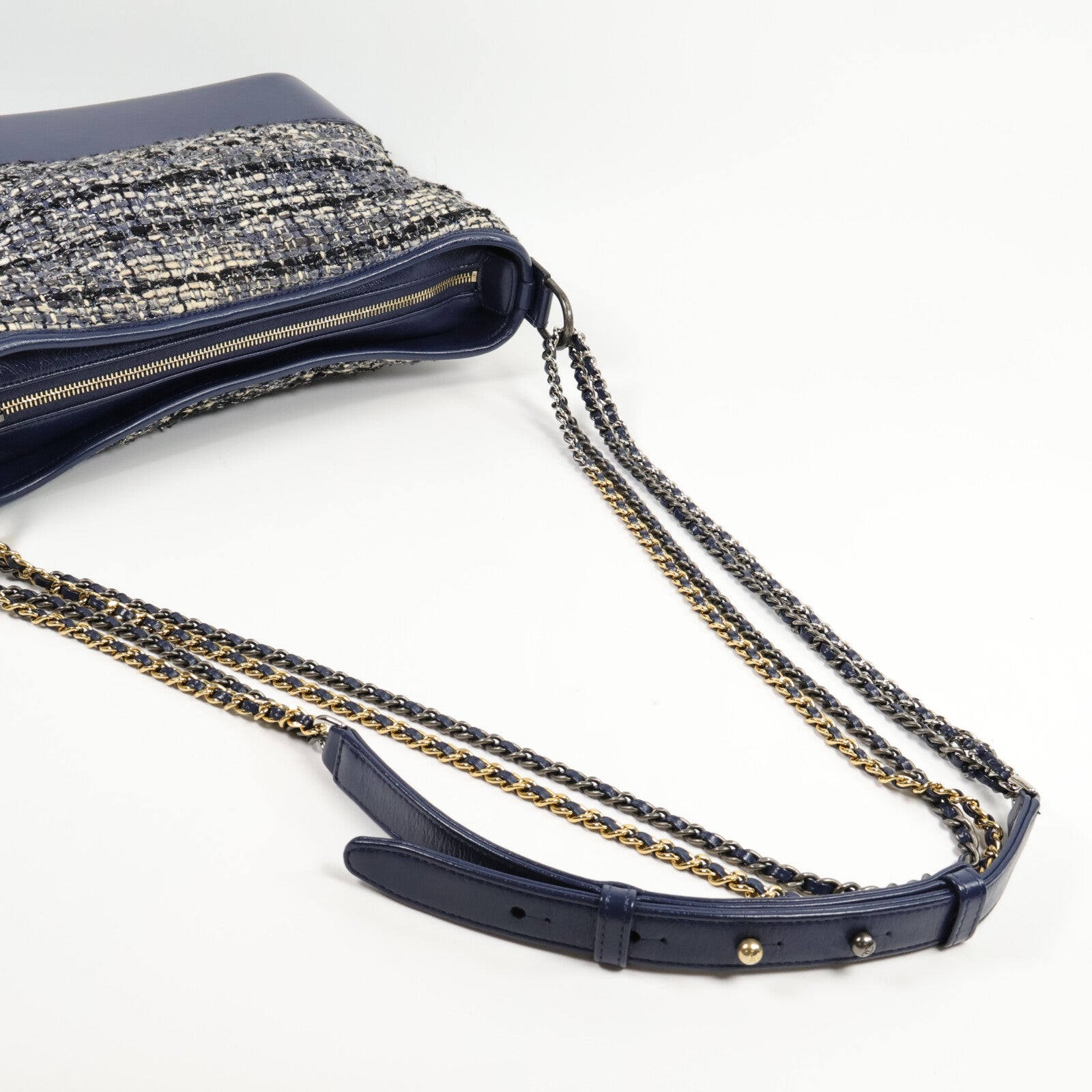 CHANEL 斜紋軟呢Gabrielle Medium鏈帶肩背袋