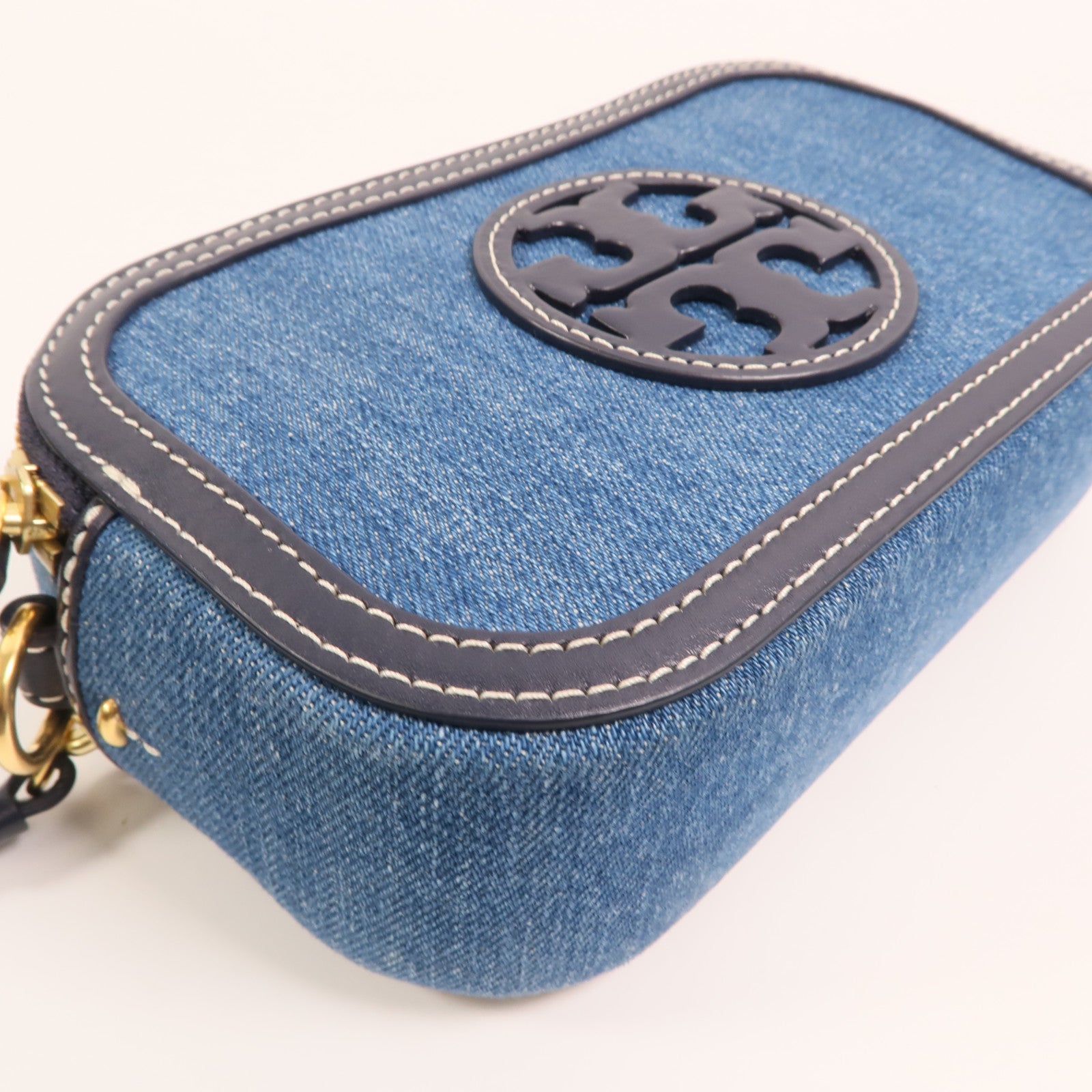 Tory Burch 牛仔布Camera Bag金扣肩背袋