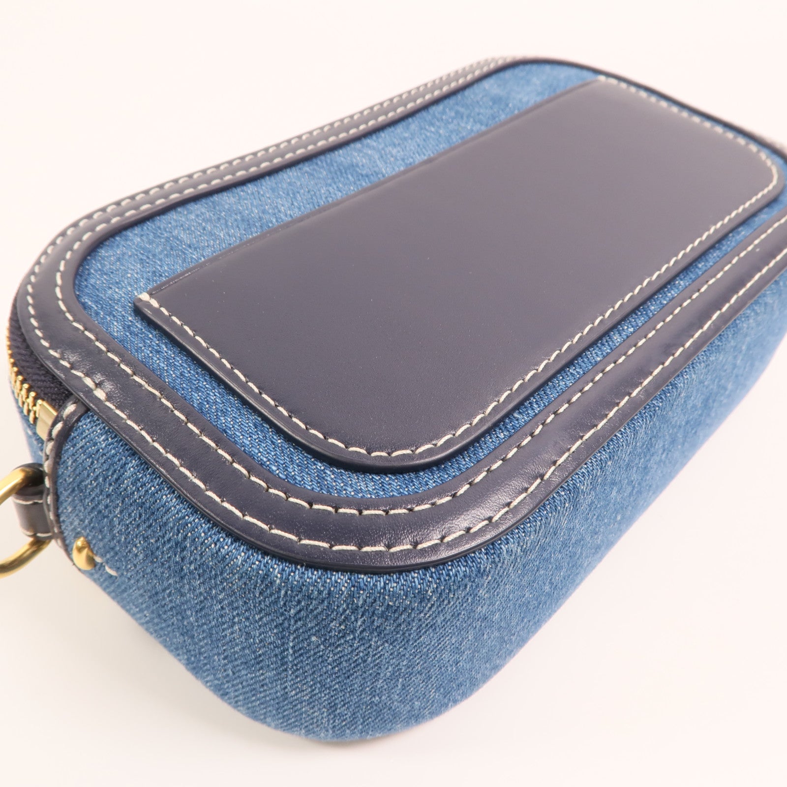 Tory Burch 牛仔布Camera Bag金扣肩背袋