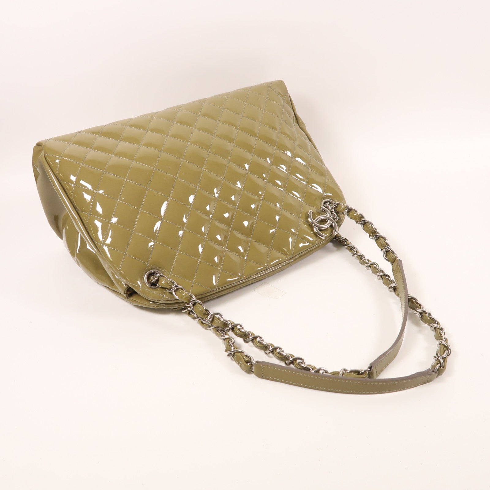 CHANEL 漆皮皮革Chain Shoulder銀扣鏈帶肩背袋