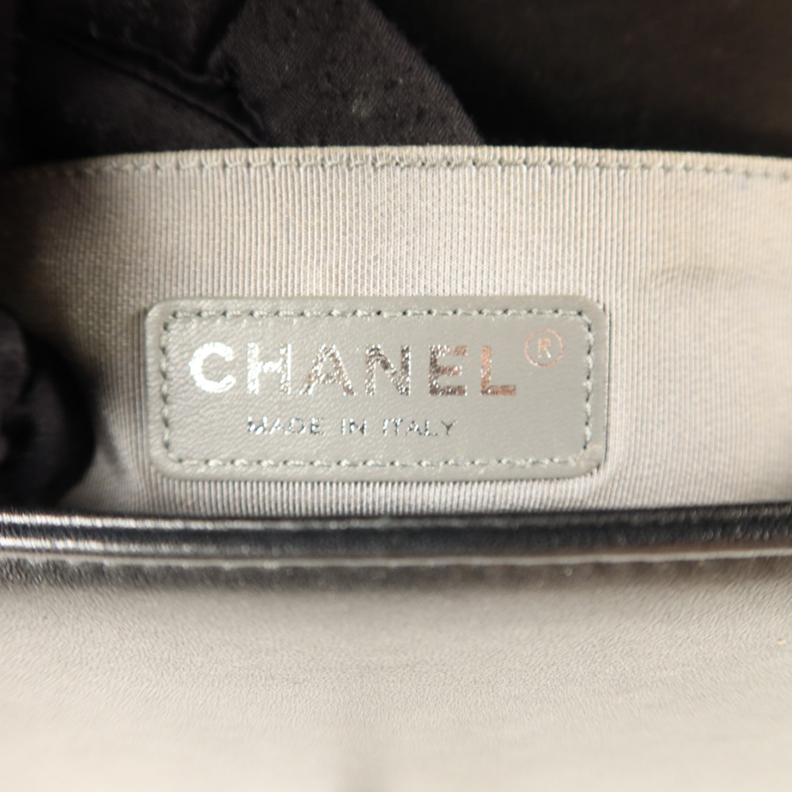 CHANEL 羊皮皮革Boy 25銀扣鏈帶肩背袋