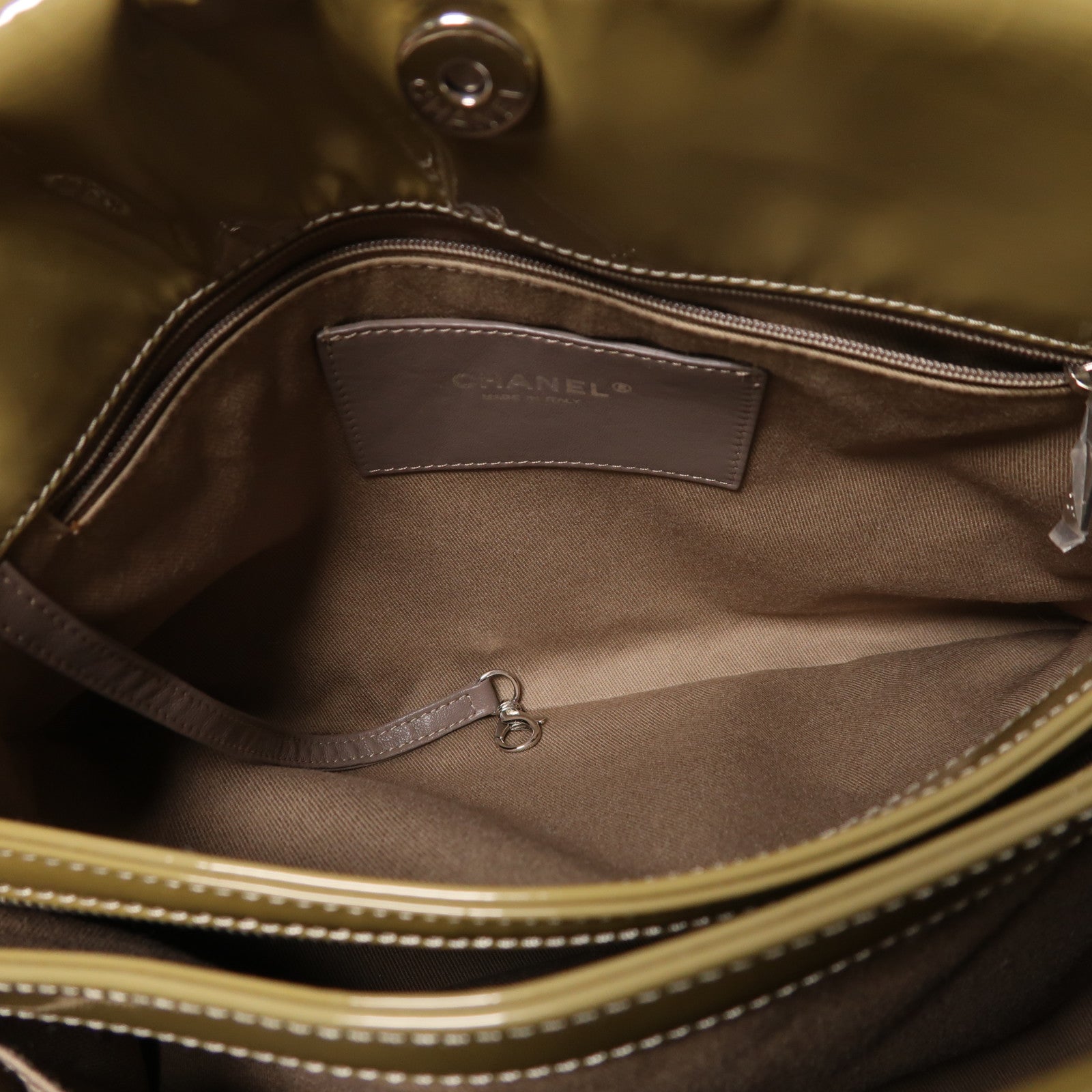 CHANEL 漆皮皮革Chain Shoulder銀扣鏈帶肩背袋