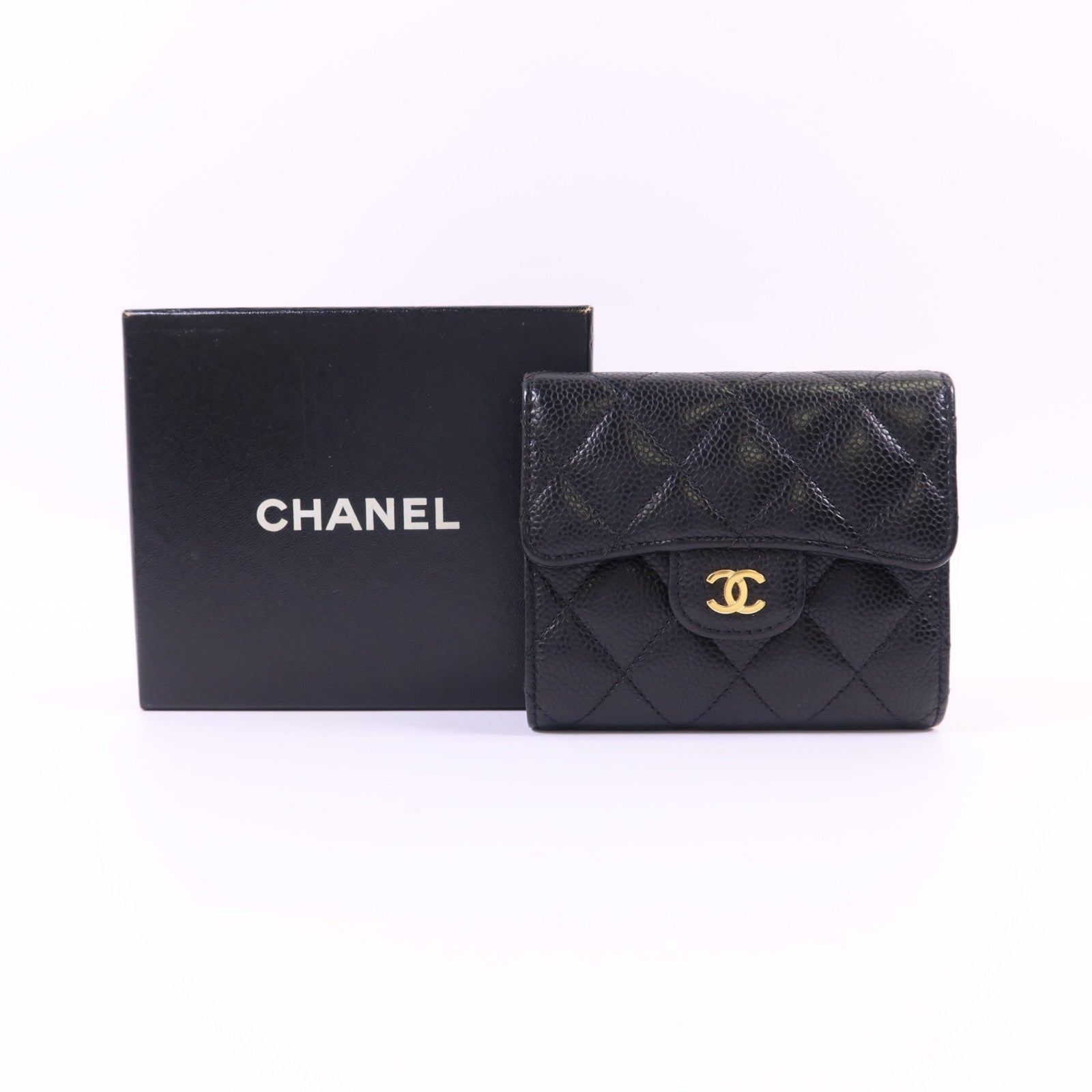 CHANEL 牛皮皮革Trifold Wallet金扣錢包