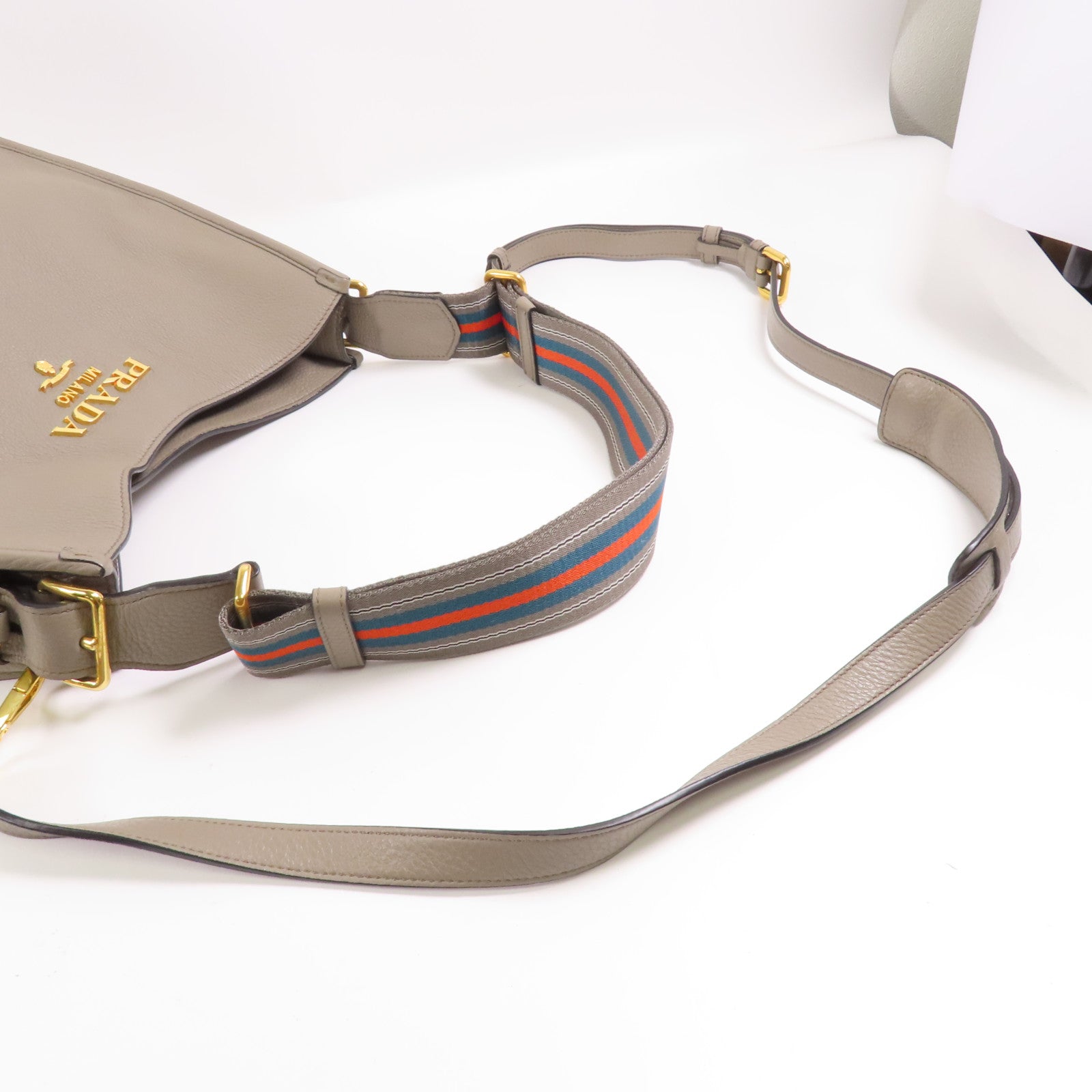 PRADA 牛皮皮革Shoulder Bag銀扣肩背袋