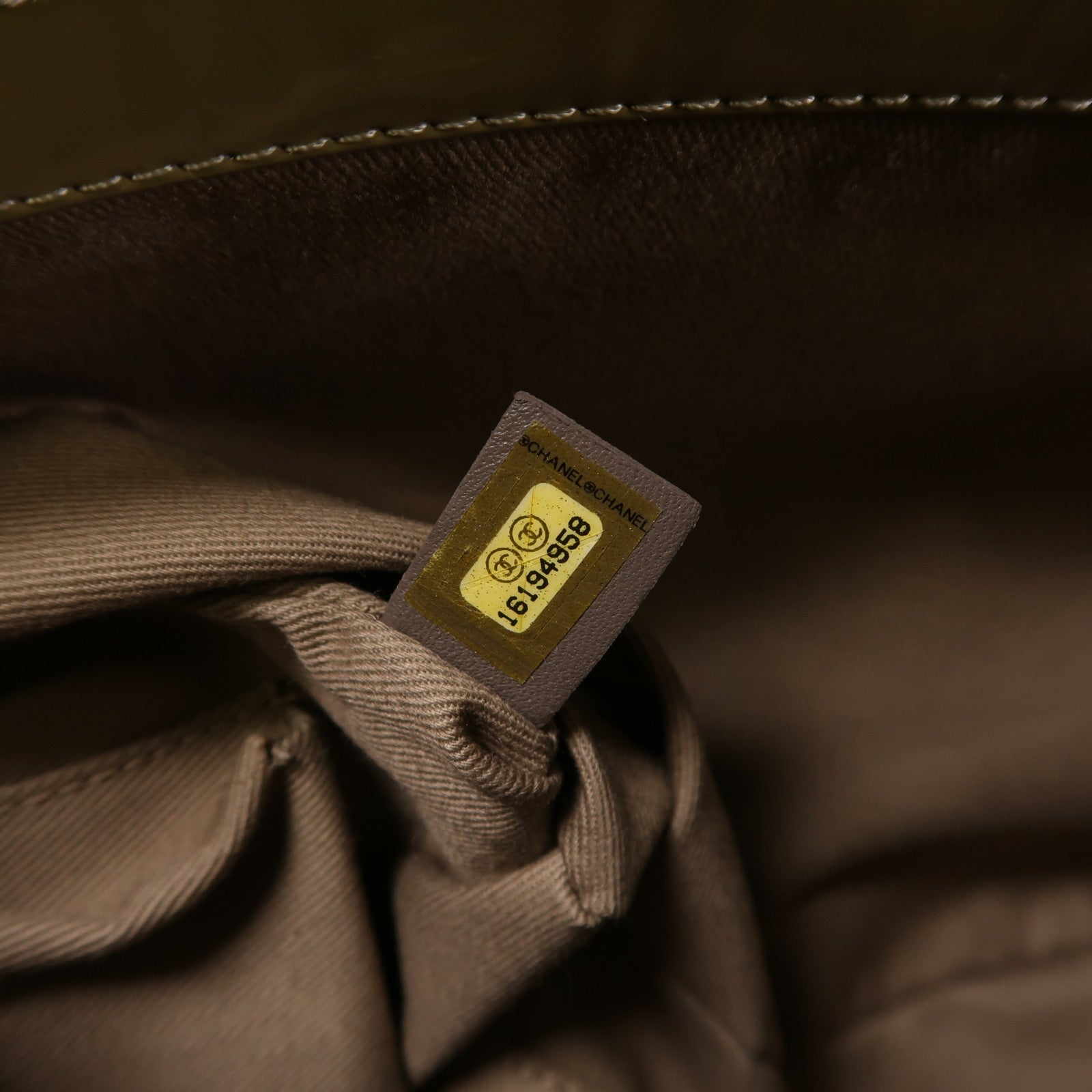 CHANEL 漆皮皮革Chain Shoulder銀扣鏈帶肩背袋