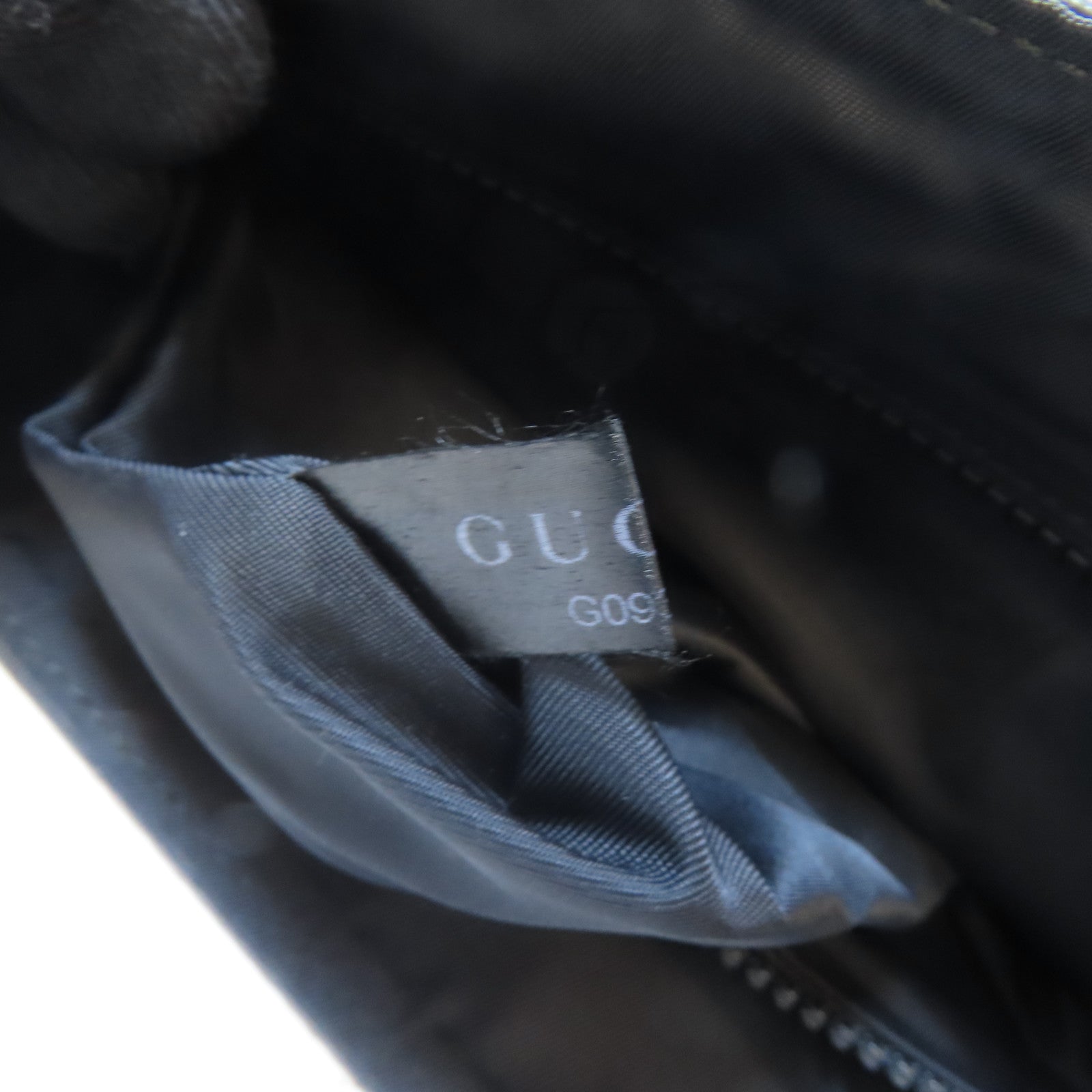 GUCCI 塗層帆布Shoulder Bag銀扣肩背袋黑色