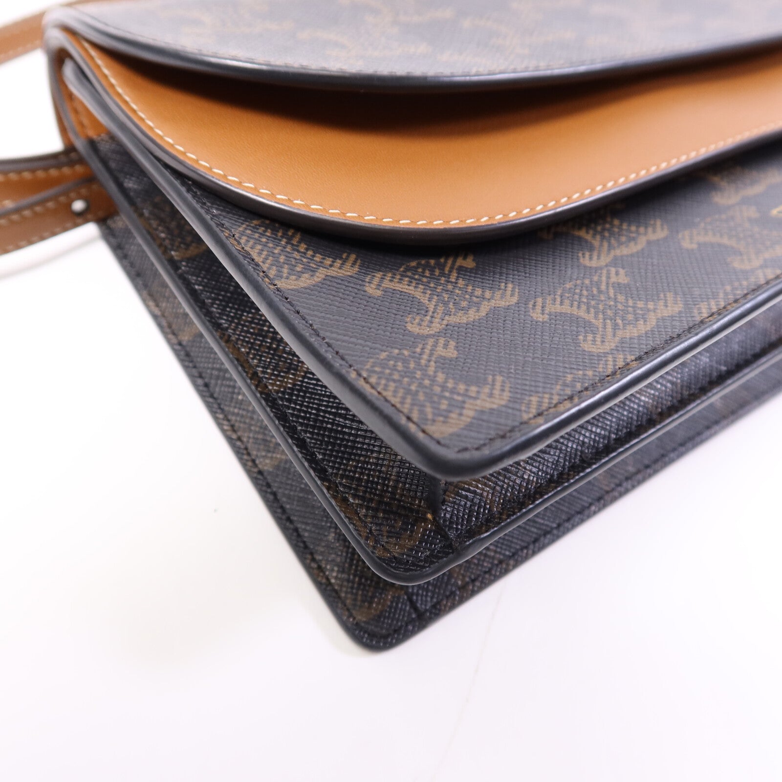 CELINE 塗層帆布/牛皮皮革Triomphe Wallet On Strap金扣肩背袋