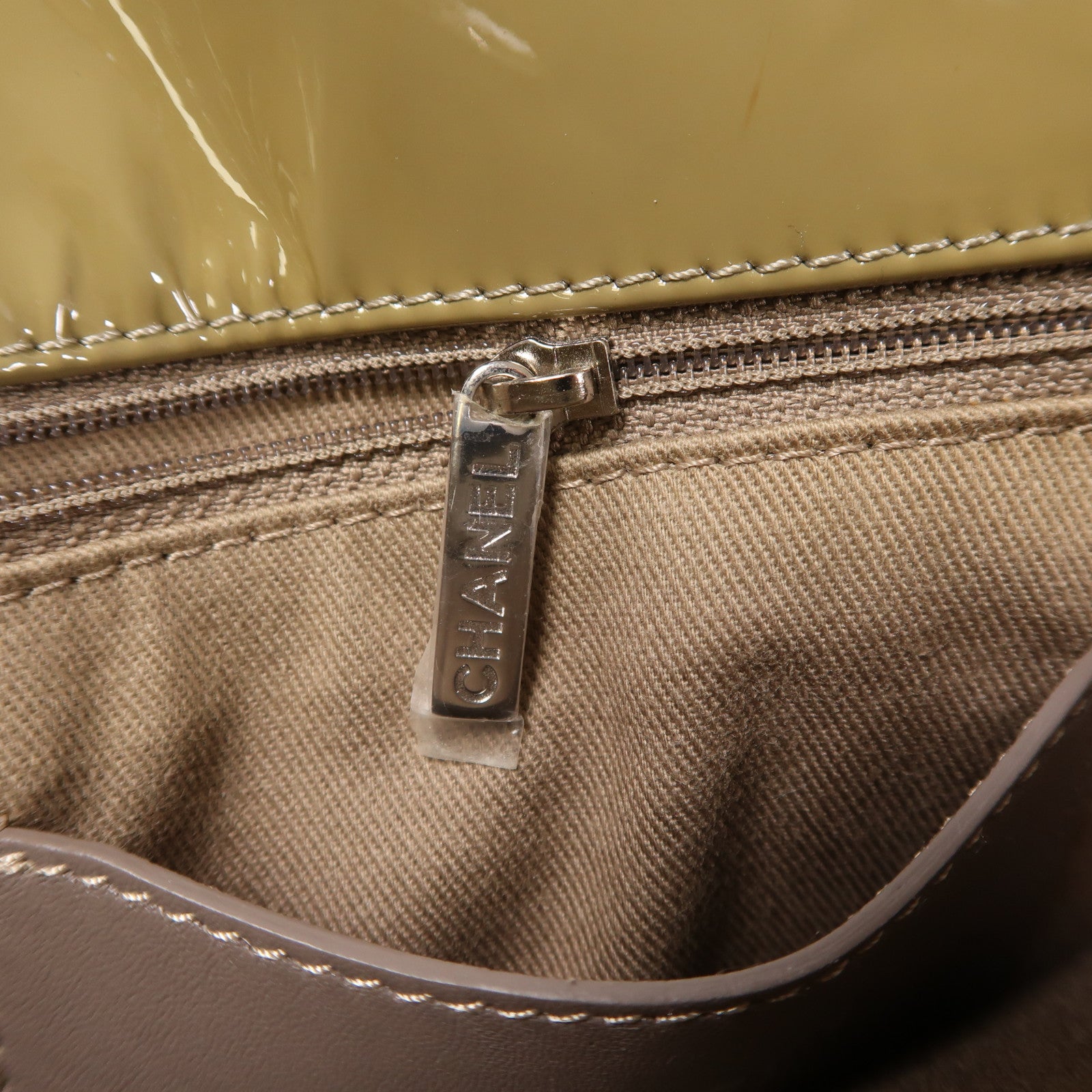 CHANEL 漆皮皮革Chain Shoulder銀扣鏈帶肩背袋