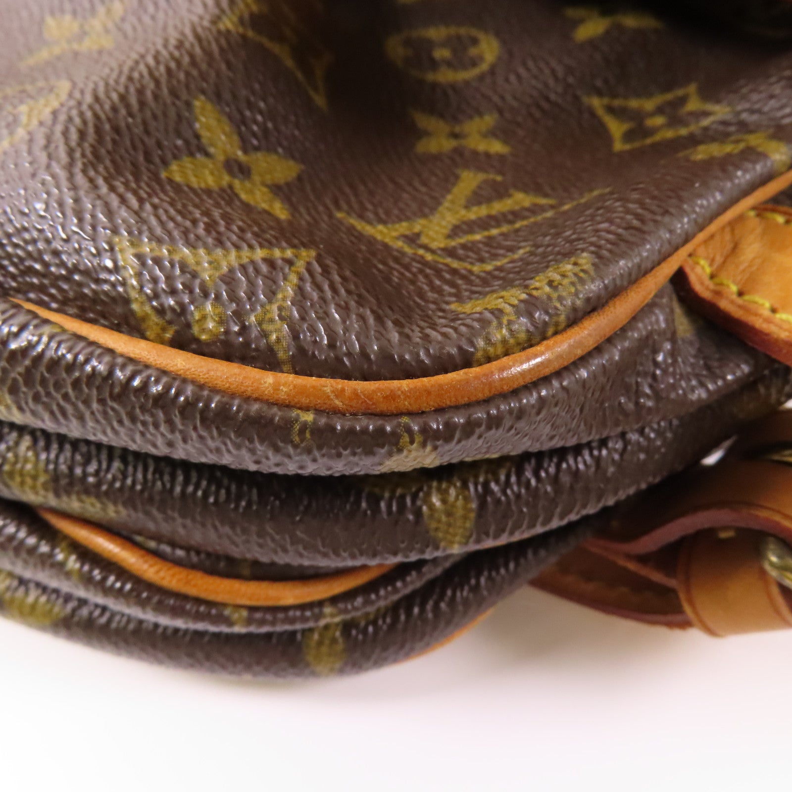 LOUIS VUITTON Monogram Saumur 30金扣肩背袋