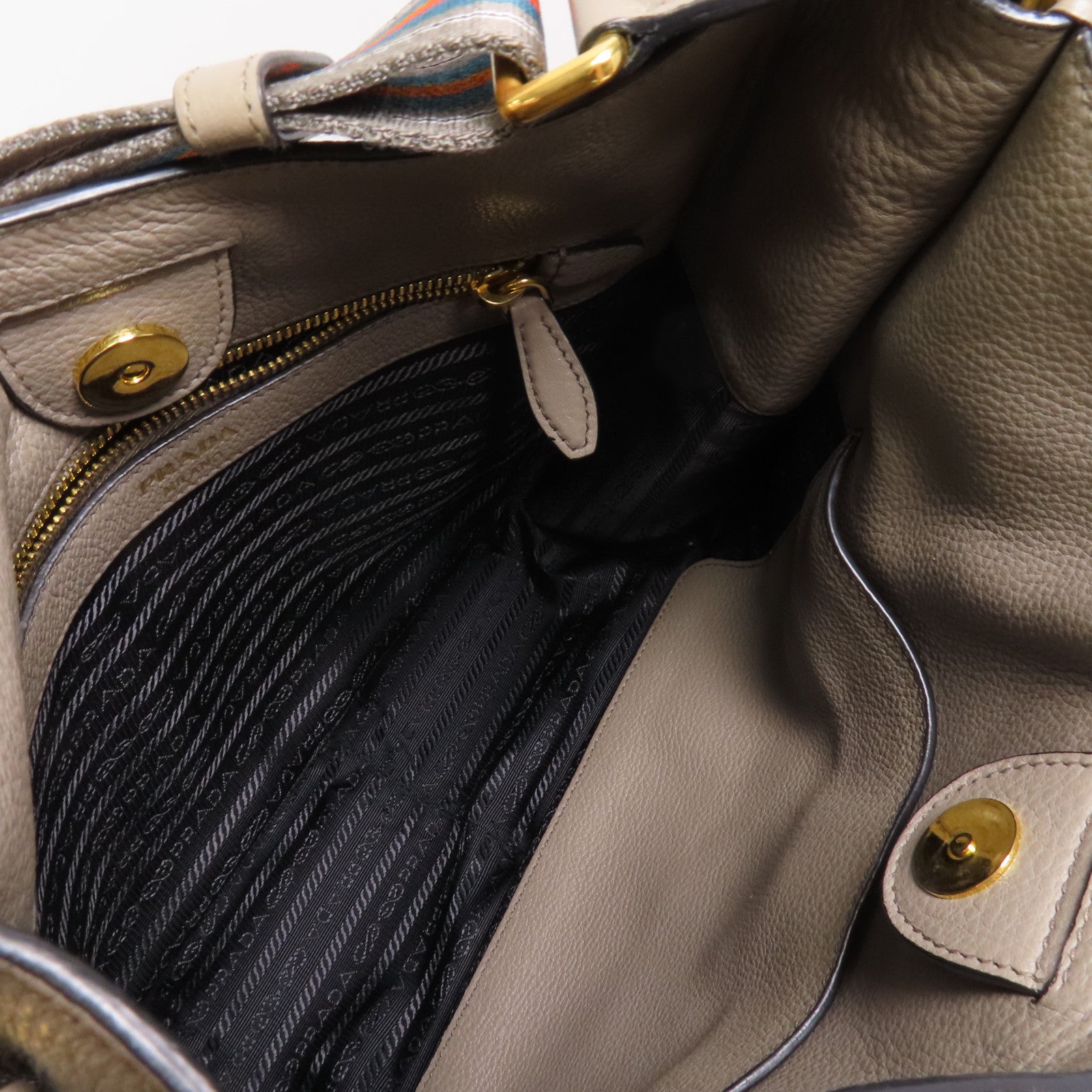 PRADA 牛皮皮革Shoulder Bag銀扣肩背袋