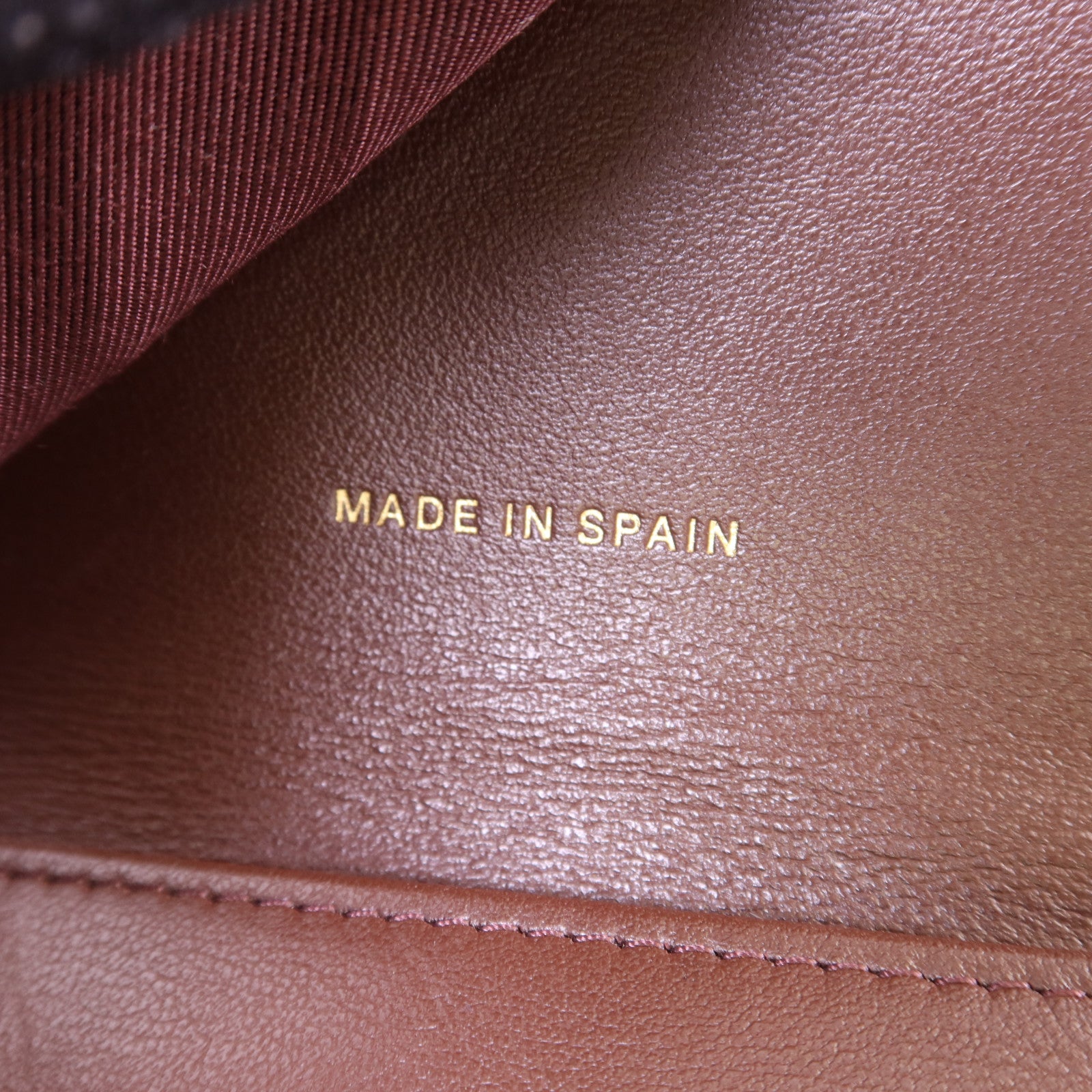 CHANEL 牛皮皮革Trifold Wallet金扣錢包