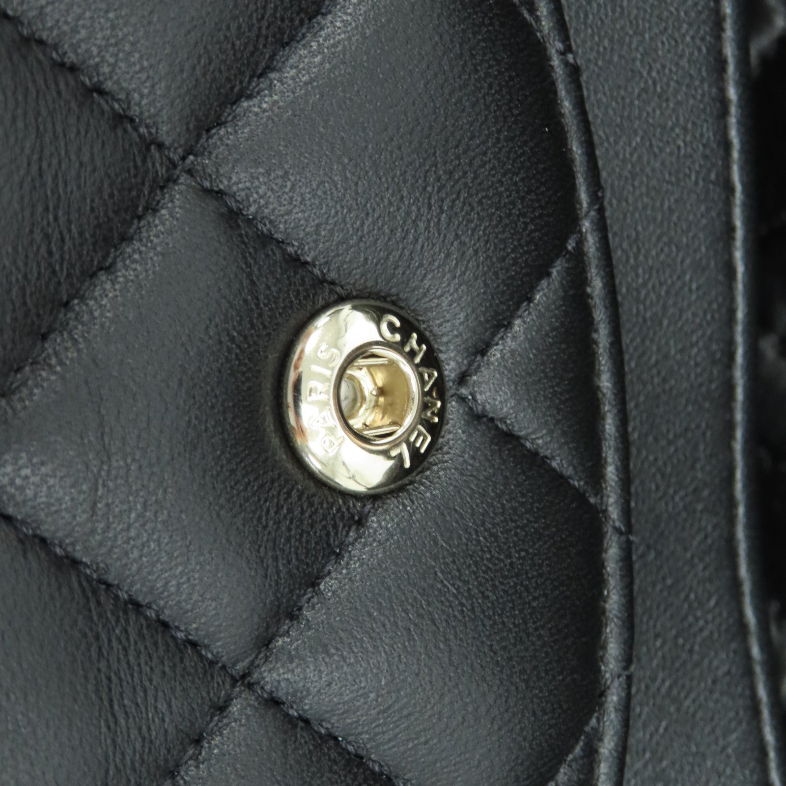 CHANEL 菱格羊皮皮革Classic Flap 25金扣鏈帶肩背袋黑色