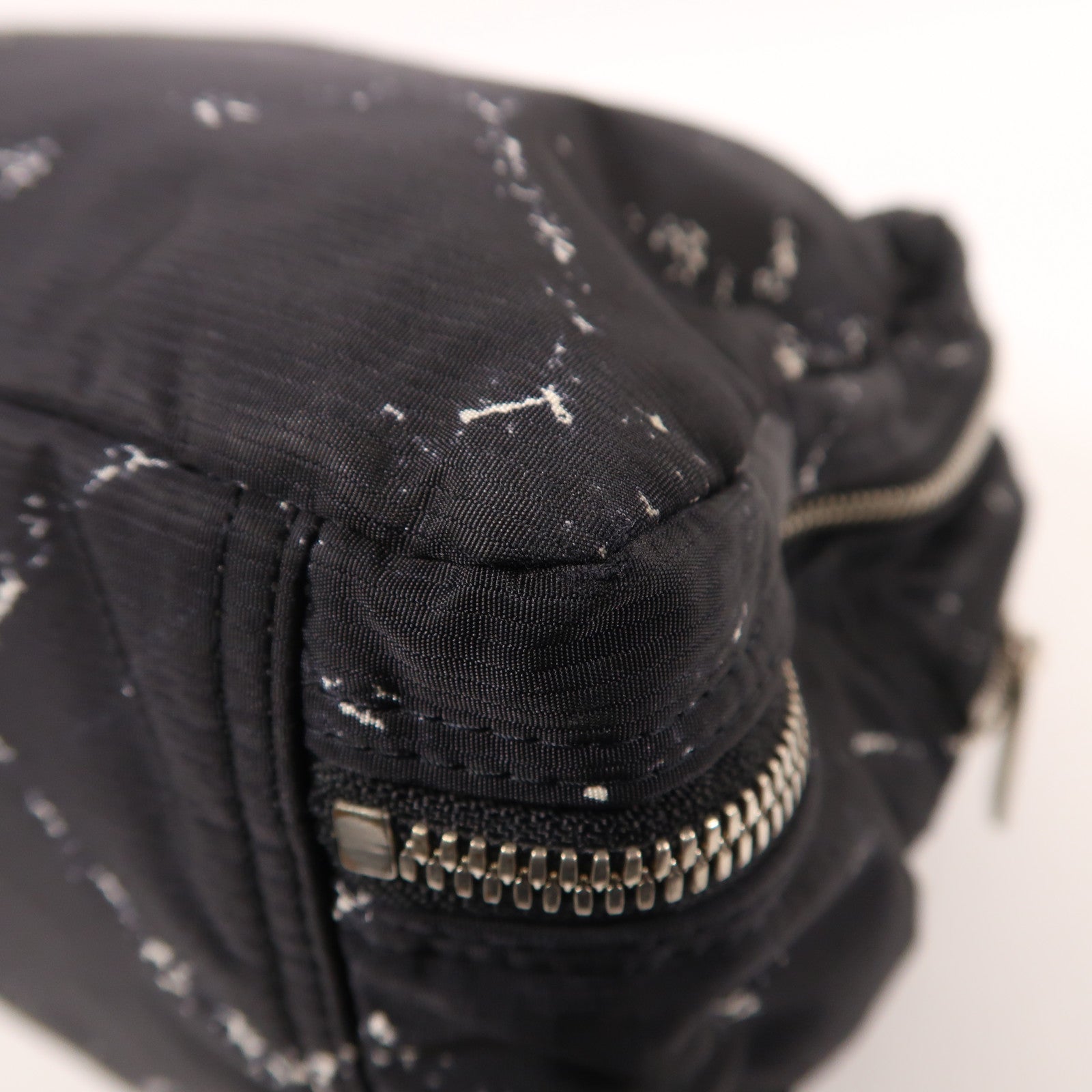 CHANEL 尼龍Hand Bag銀扣手挽袋