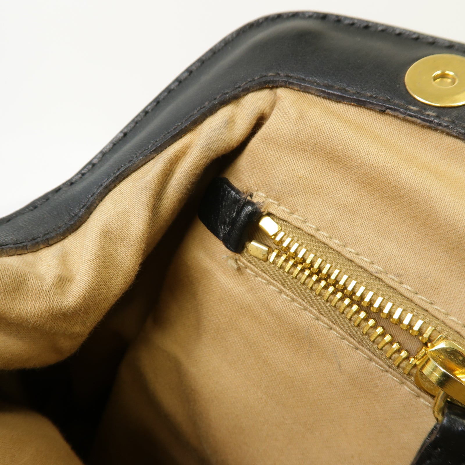 Miu Miu 牛皮皮革Handbag金扣手挽袋黑色