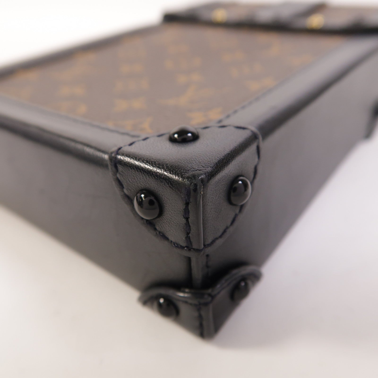 LOUIS VUITTON Monogram Pochette Trunk Vertical金扣鏈帶肩背袋