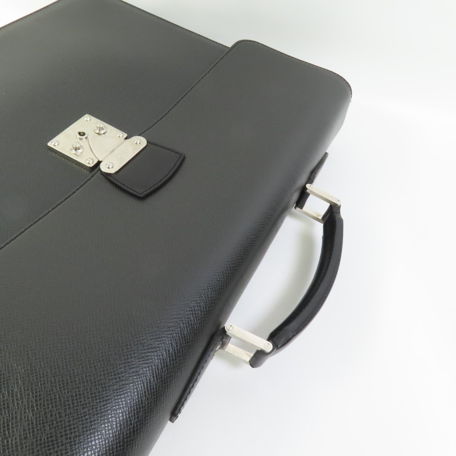 LOUIS VUITTON Taiga Laguito Business Bag銀扣公事包