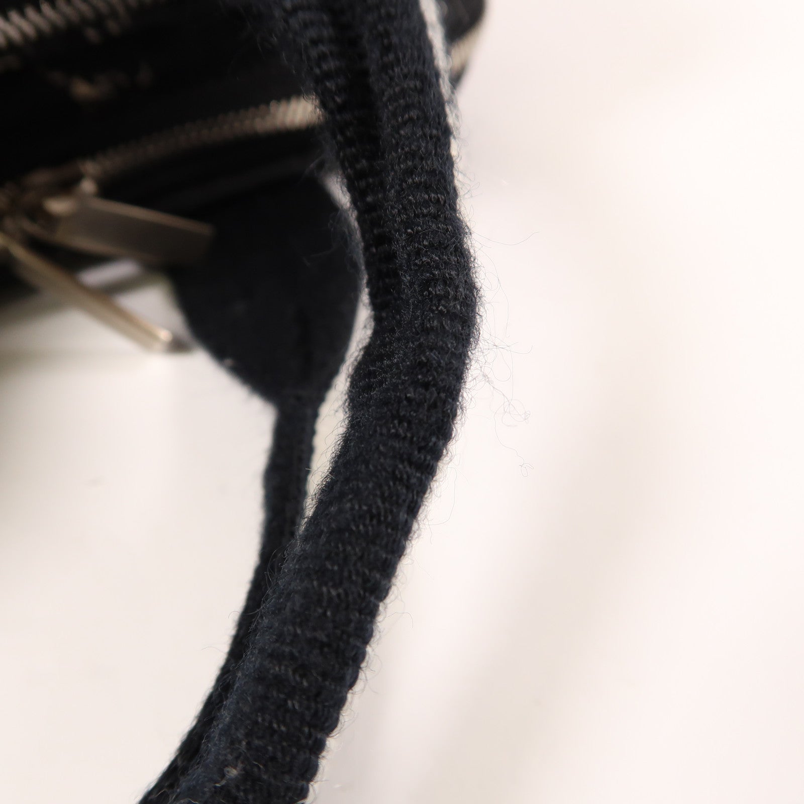 CHANEL 尼龍Hand Bag銀扣手挽袋