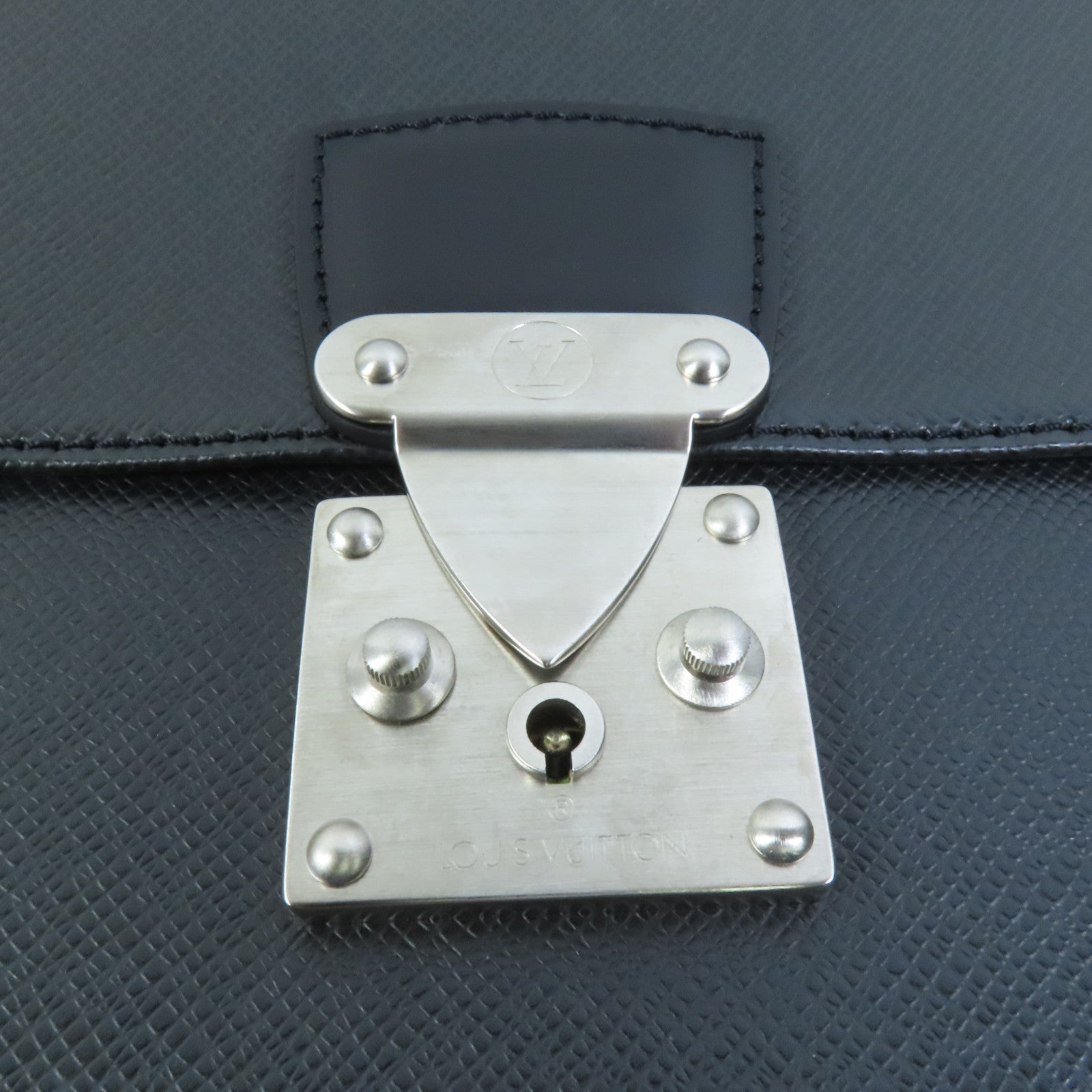 LOUIS VUITTON Taiga Laguito Business Bag銀扣公事包