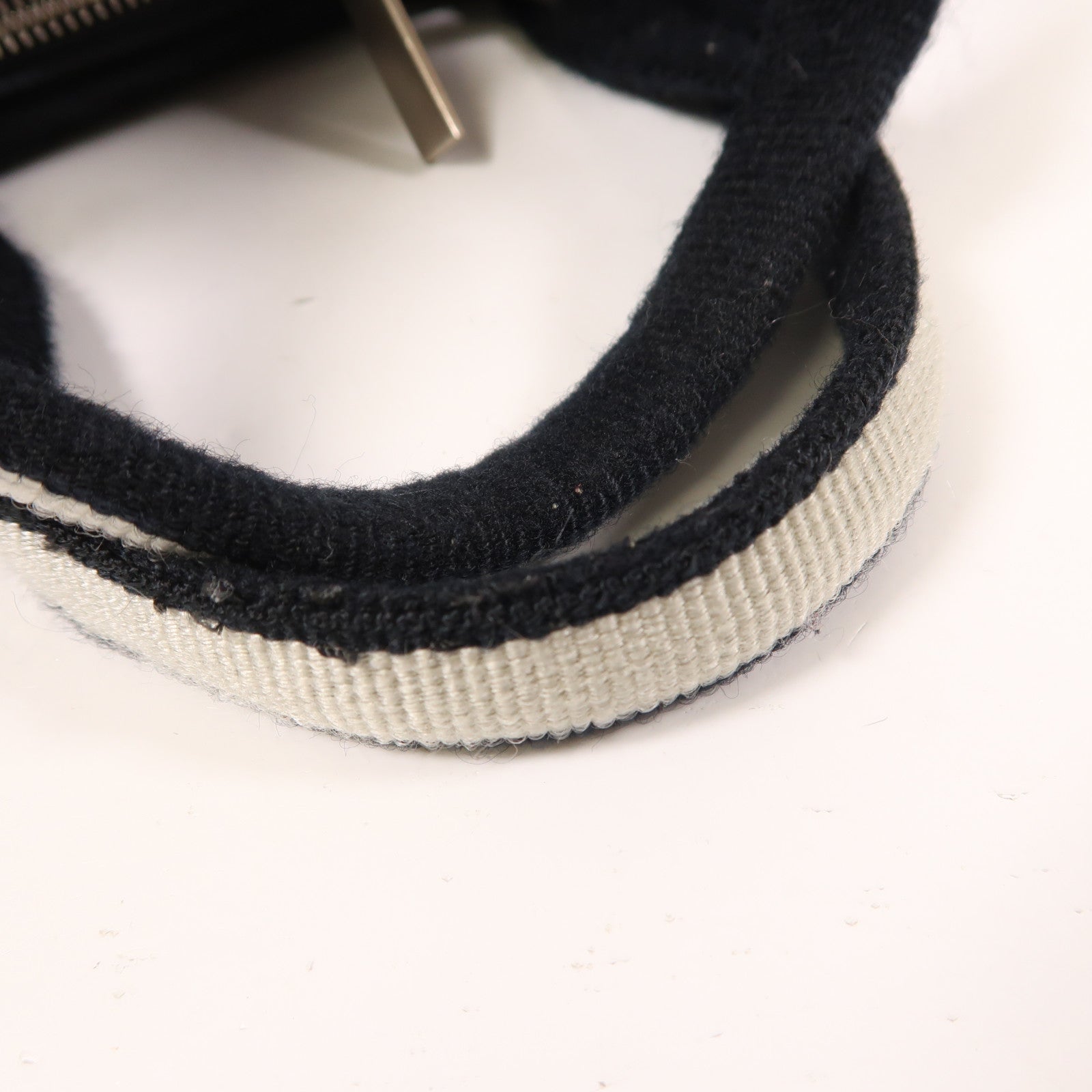 CHANEL 尼龍Hand Bag銀扣手挽袋