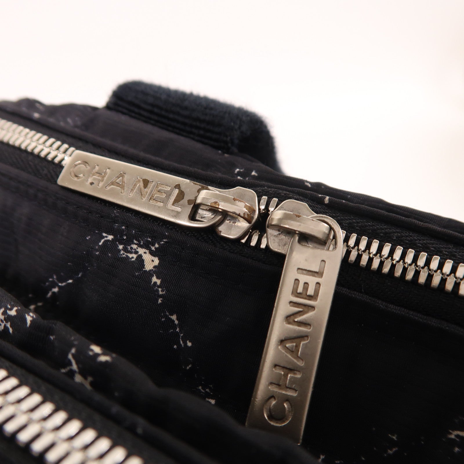 CHANEL 【激減優惠】尼龍Hand Bag銀扣手挽袋