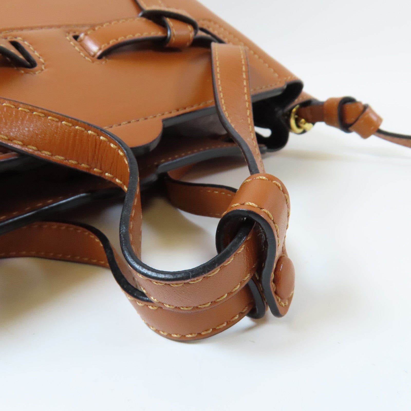 LOEWE 【激減優惠】牛皮皮革Lazo Bucket金扣手挽肩背兩用袋啡色