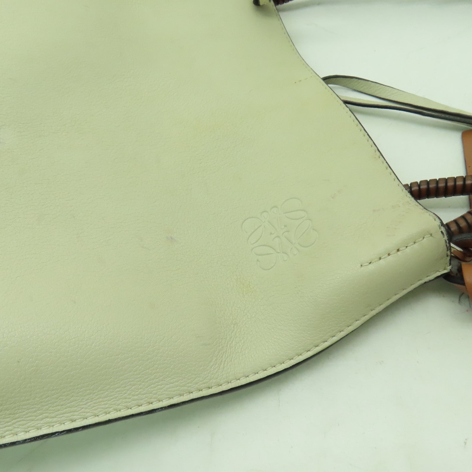 LOEWE 牛皮皮革Shoulder Bag銀扣手挽肩背兩用袋白色
