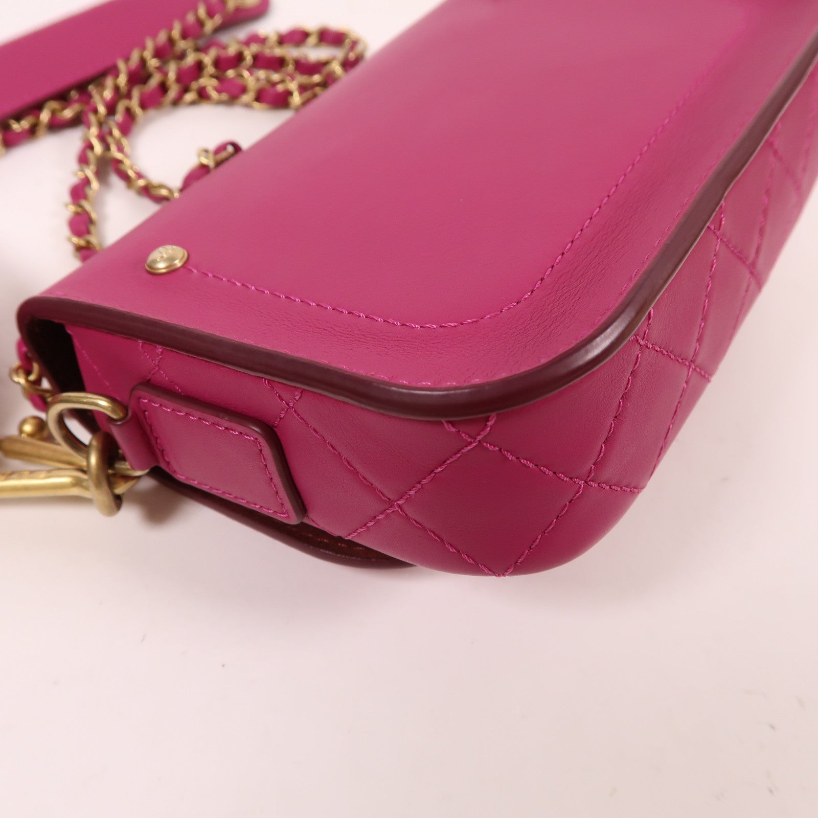 CHANEL 牛皮皮革Shoulder Bag金扣鏈帶肩背袋