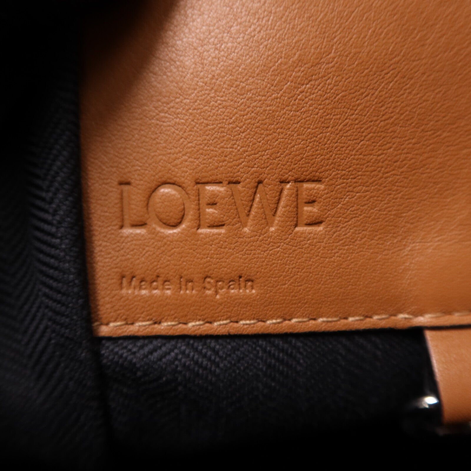 LOEWE 牛皮皮革Hammock Small銀扣肩背袋