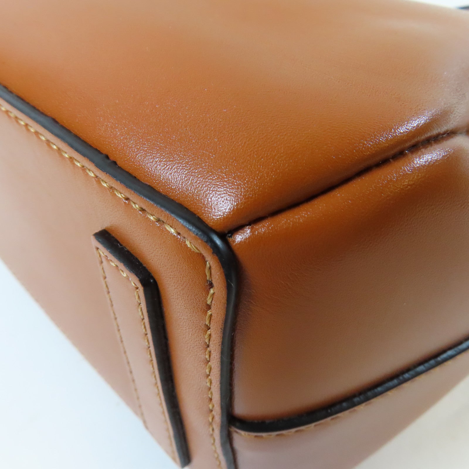LOEWE 【激減優惠】牛皮皮革Lazo Bucket金扣手挽肩背兩用袋啡色