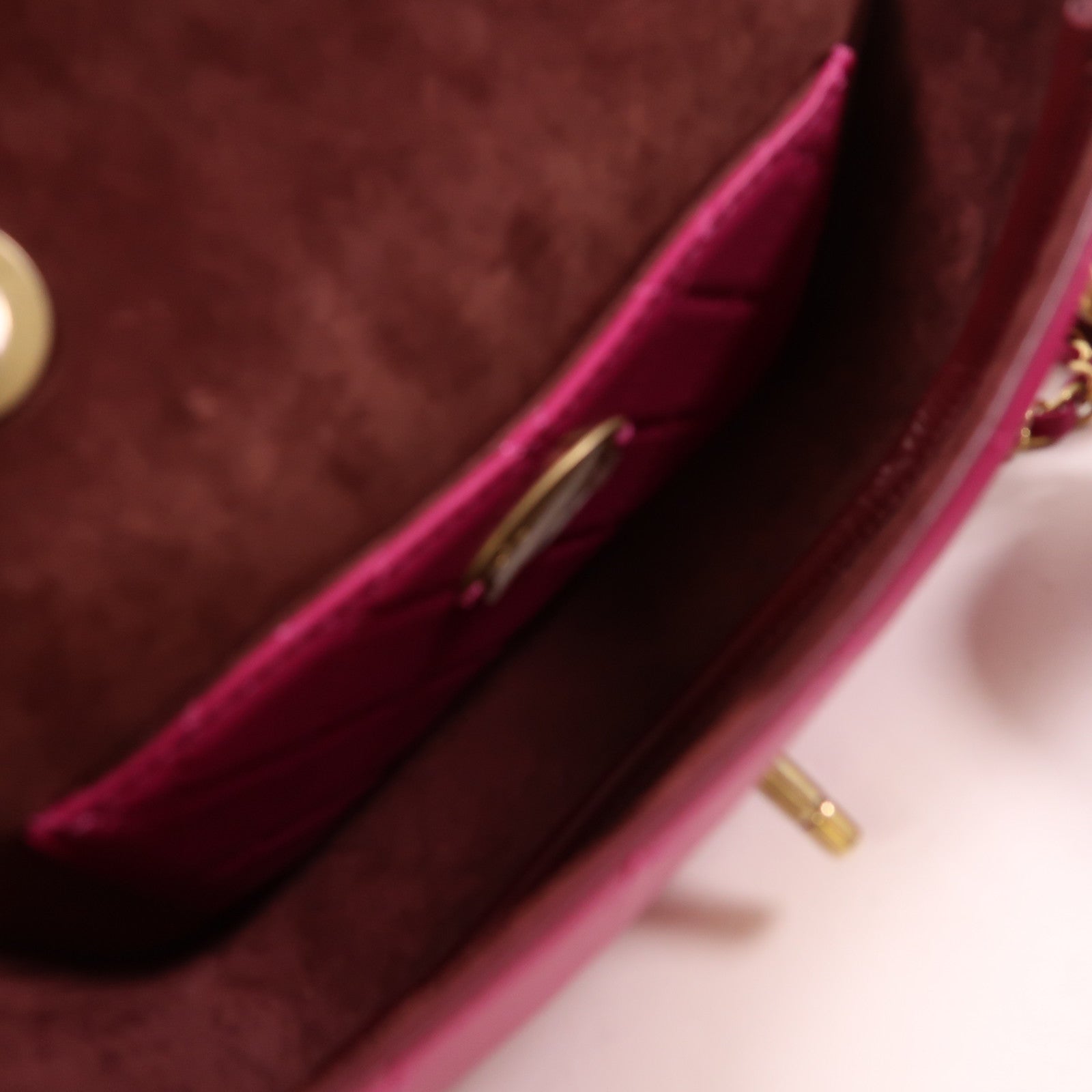 CHANEL 牛皮皮革Shoulder Bag金扣鏈帶肩背袋