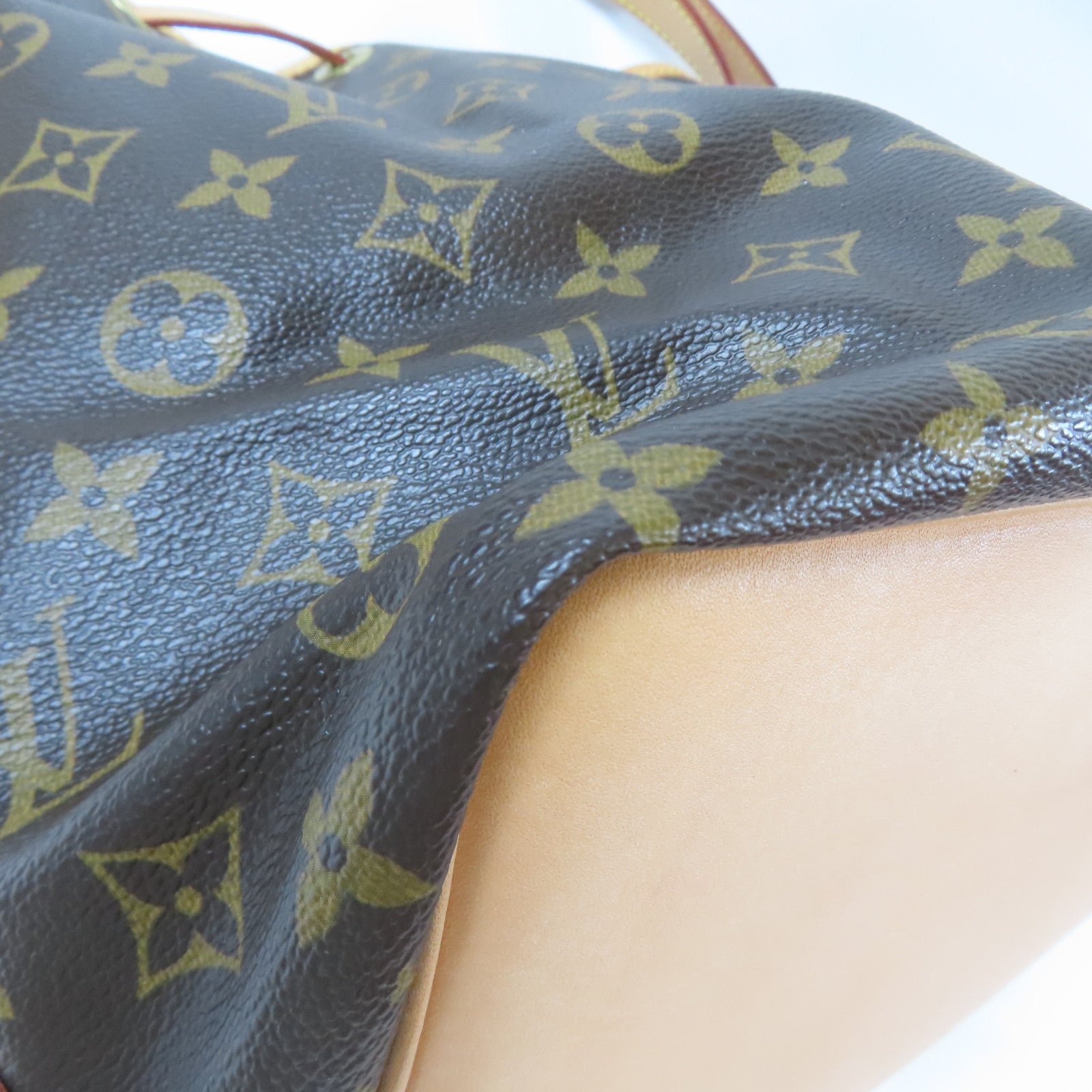 LOUIS VUITTON Monogram Petit Noe金扣肩背袋啡色