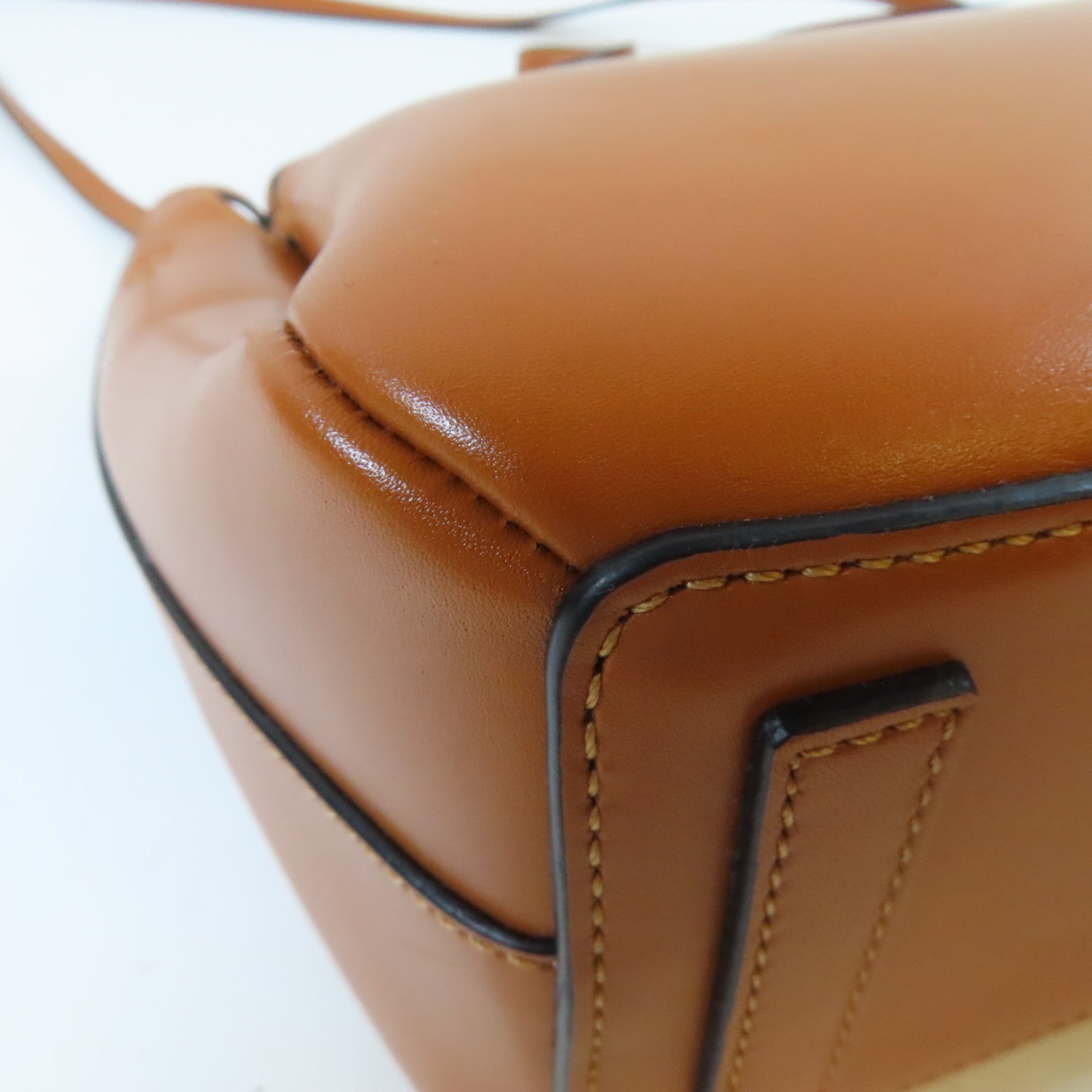 LOEWE 【激減優惠】牛皮皮革Lazo Bucket金扣手挽肩背兩用袋啡色