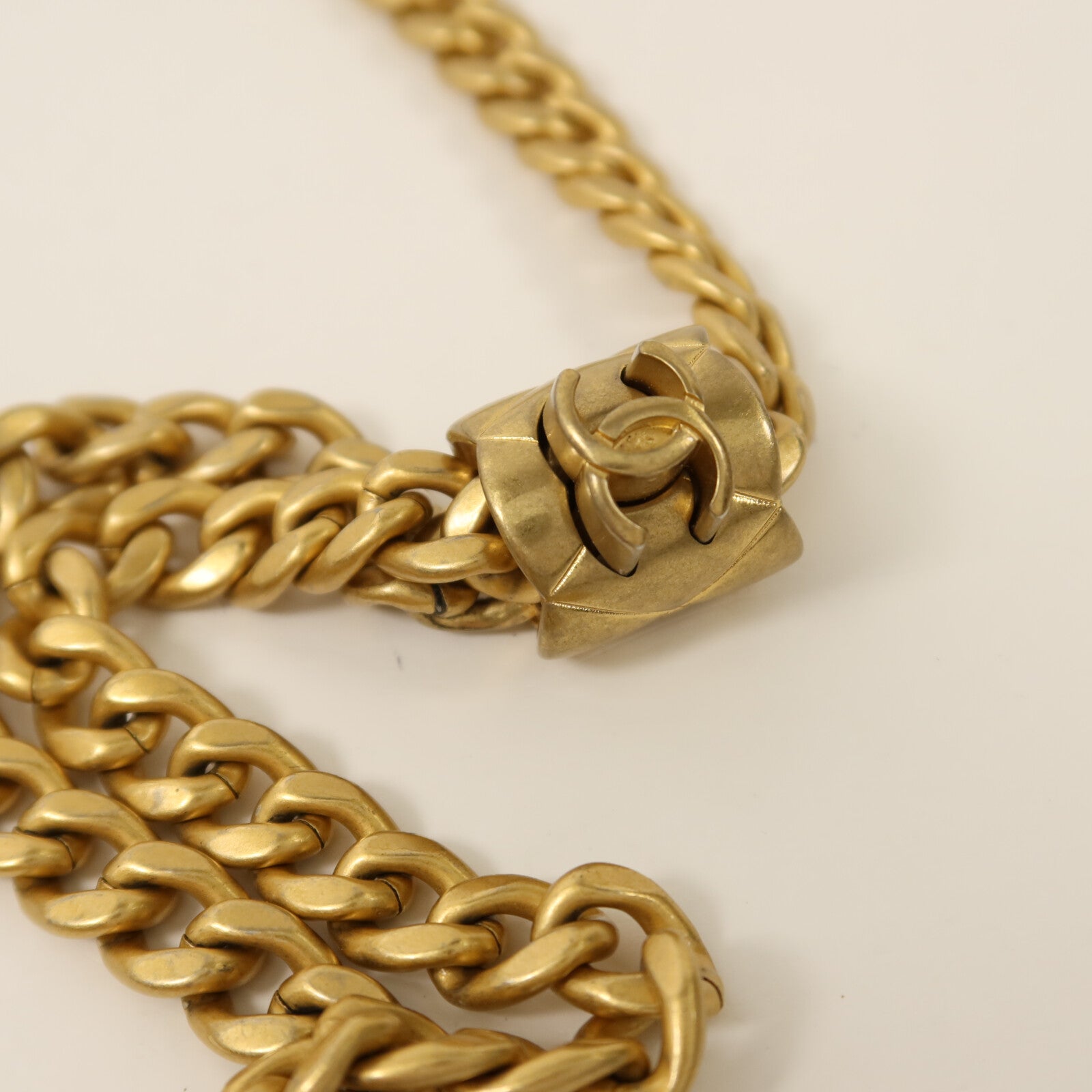 CHANEL 羊皮皮革Chain Shoulder金扣鏈帶肩背袋