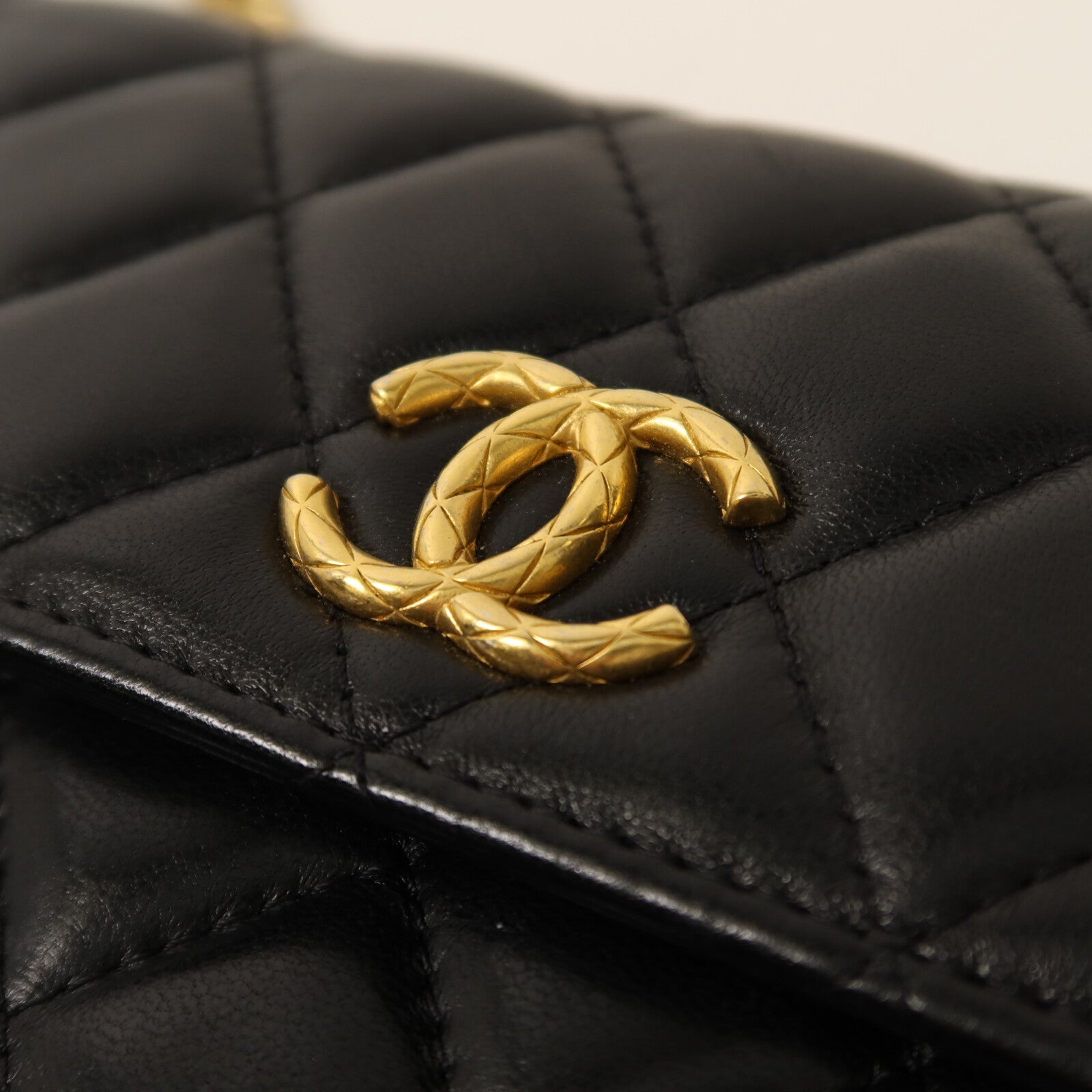 CHANEL 羊皮皮革Chain Shoulder金扣鏈帶肩背袋