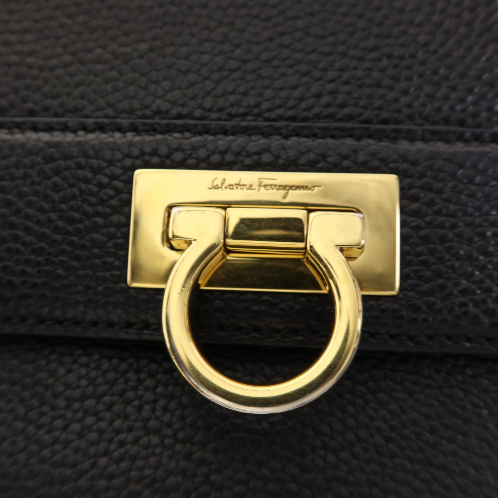 Salvatore Ferragamo 牛皮皮革Shoulder Bag金扣手挽肩背兩用袋