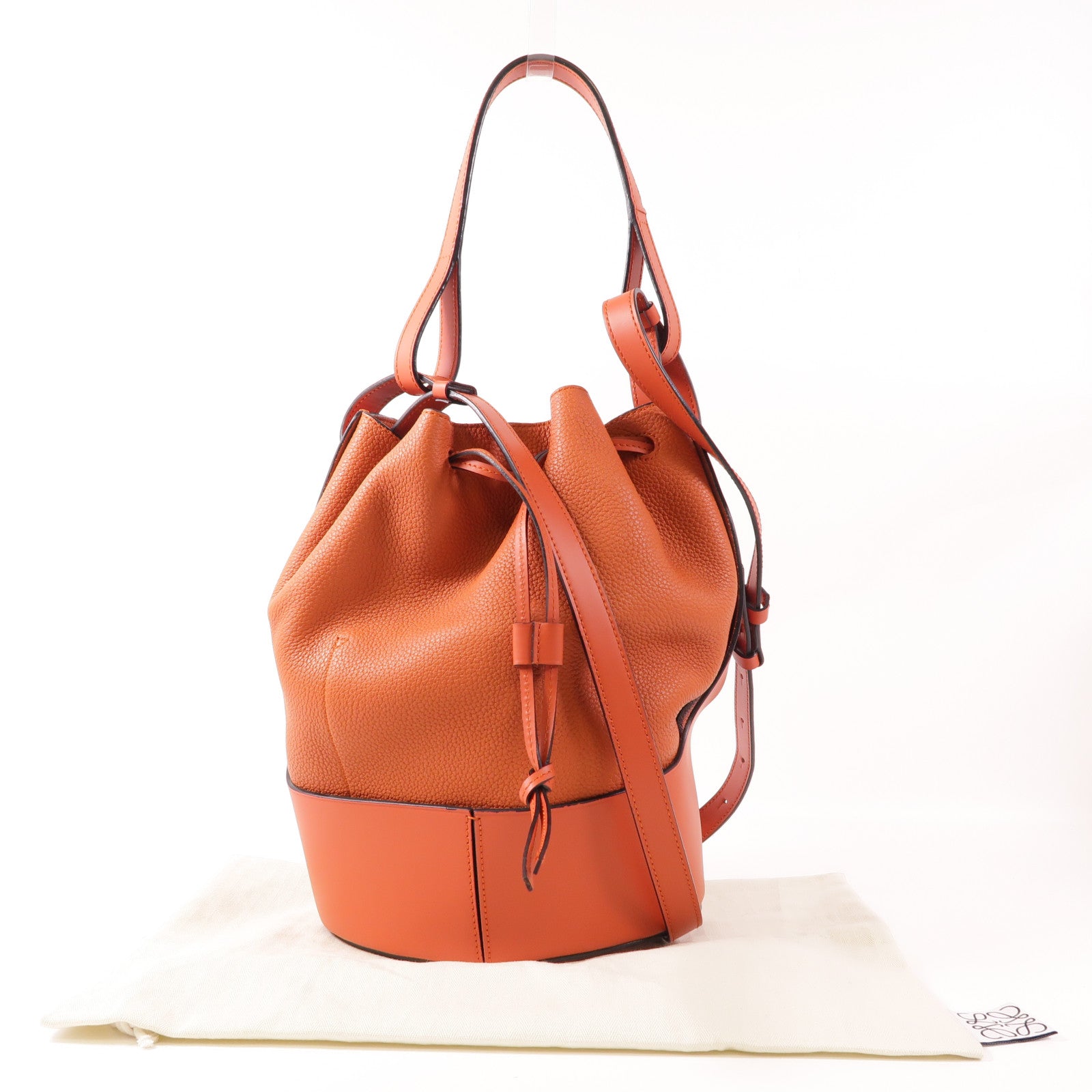 LOEWE 牛皮皮革Balloon Medium金扣手挽肩背兩用袋