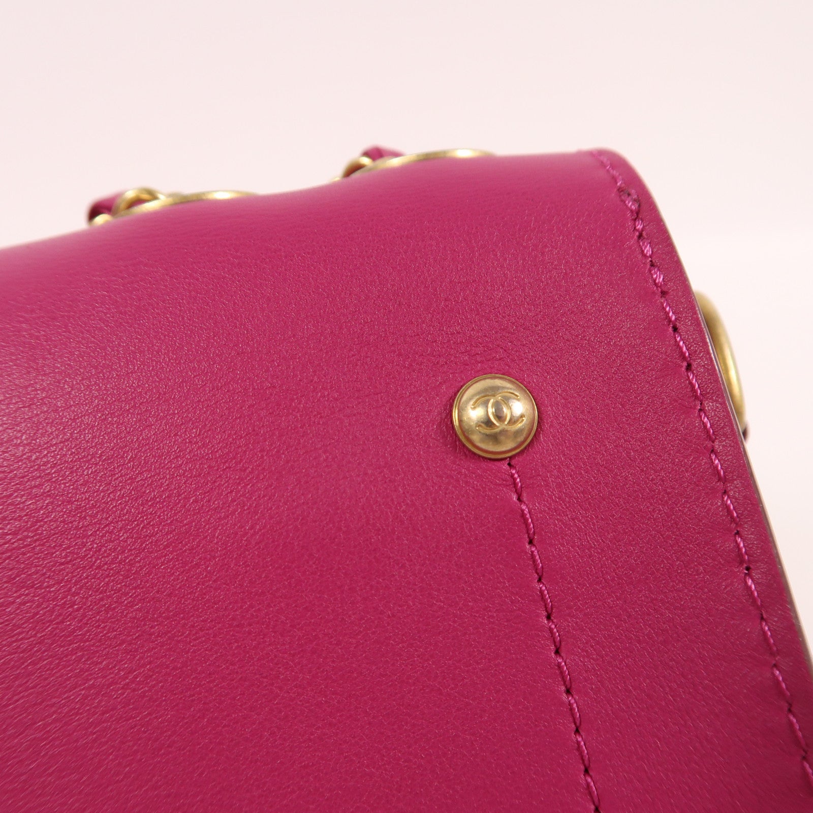 CHANEL 牛皮皮革Shoulder Bag金扣鏈帶肩背袋