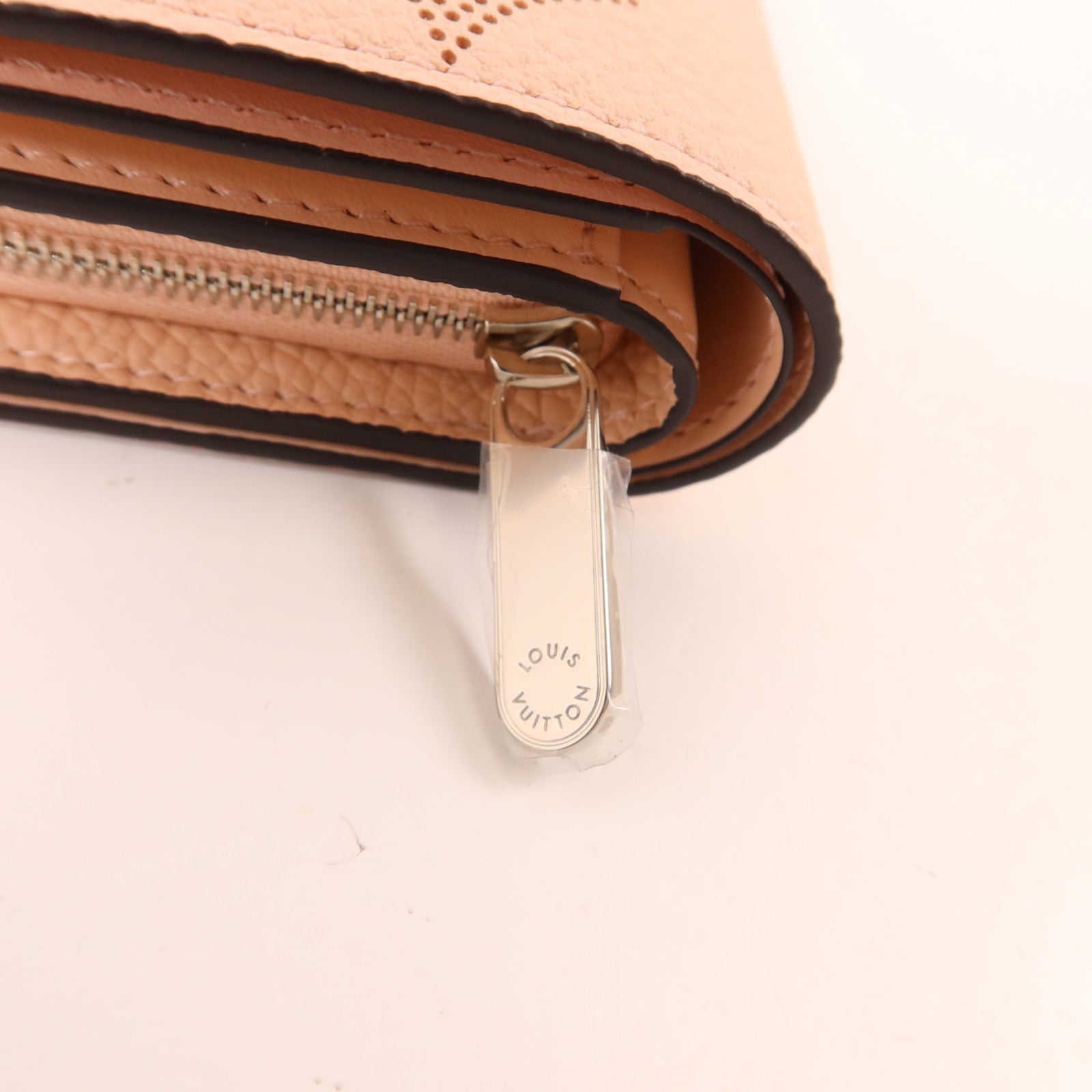 LOUIS VUITTON Mahina Clea Wallet銀扣錢包