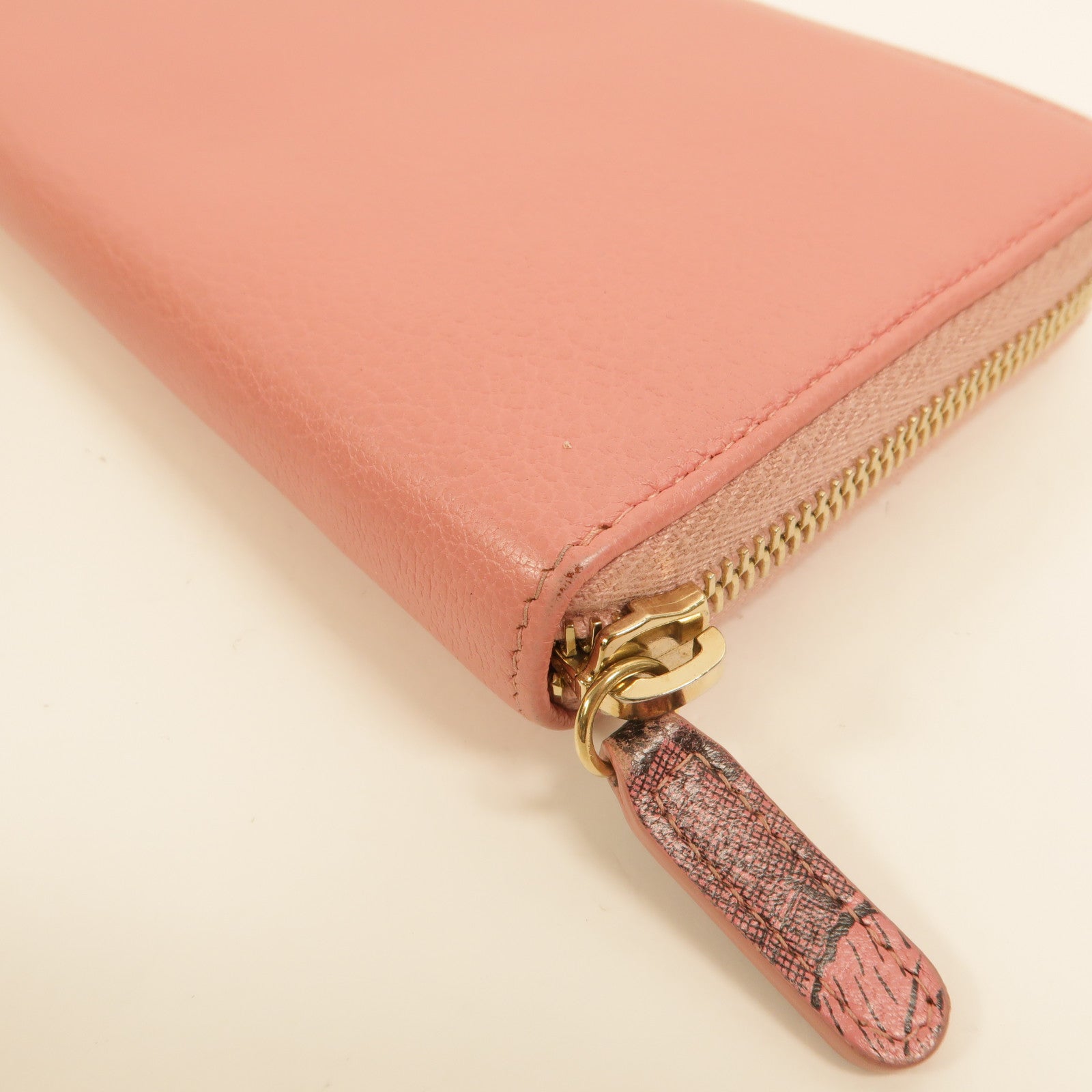 CHANEL 牛皮皮革Lucky Flower Zip Wallet長錢包