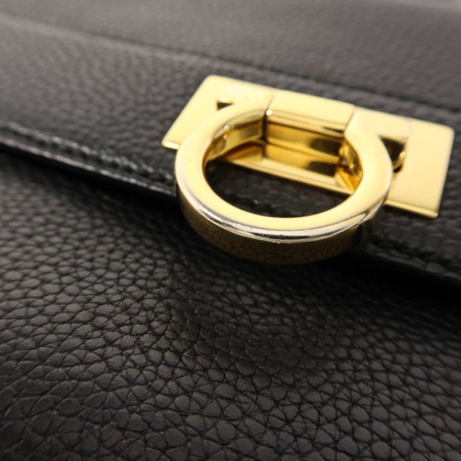 Salvatore Ferragamo 牛皮皮革Shoulder Bag金扣手挽肩背兩用袋