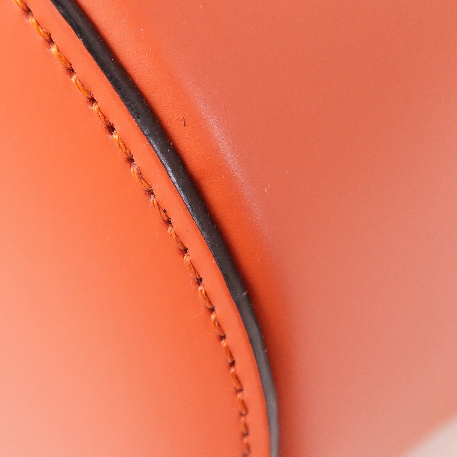 LOEWE 牛皮皮革Balloon Medium金扣手挽肩背兩用袋